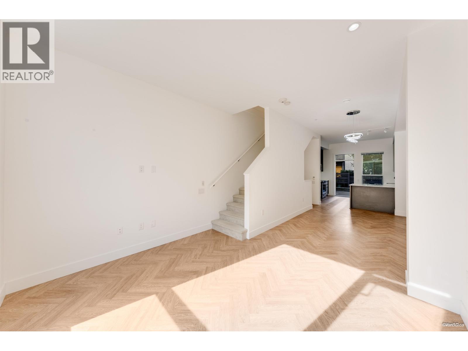 2 9739 University Crescent Property Photo 14