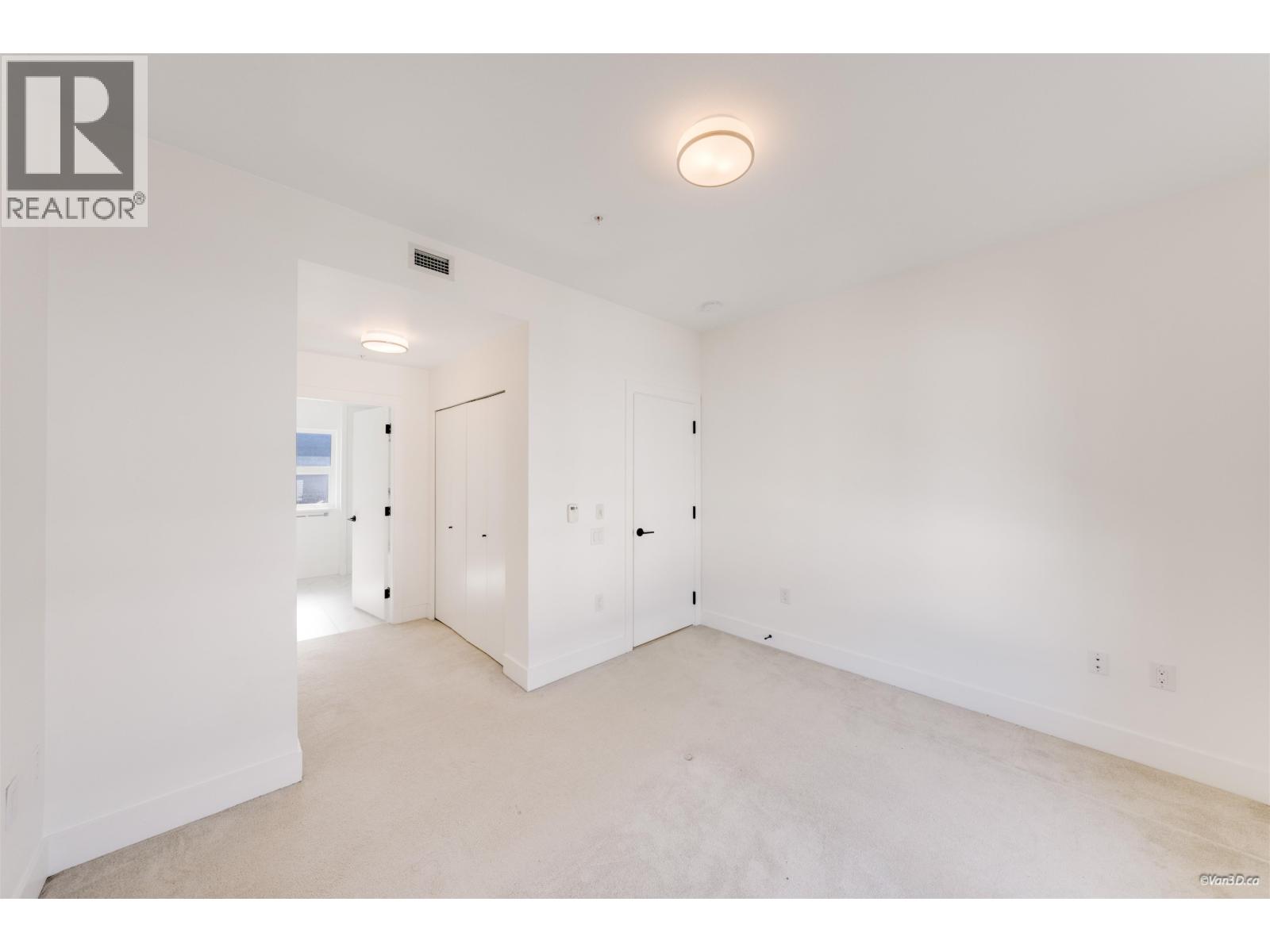 2 9739 University Crescent Property Photo 28