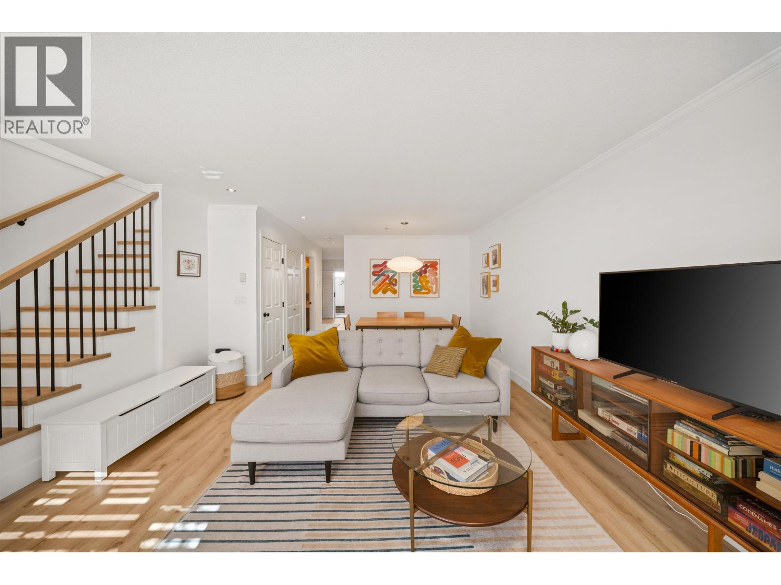 18 222 E 5th Street Photo de la propriété 1