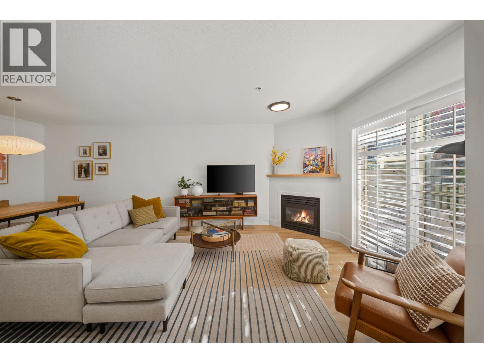 18 222 E 5th Street Property Photo 2