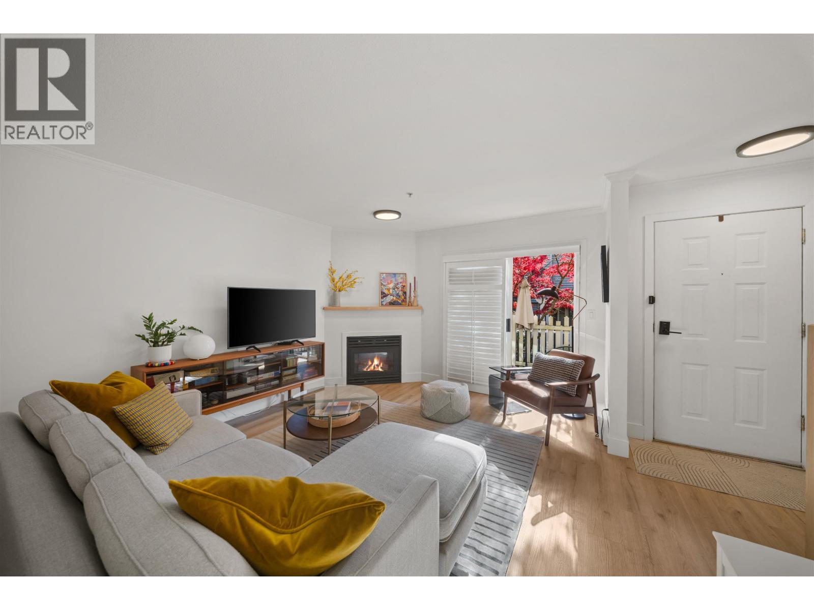 18 222 E 5th Street Property Photo 4