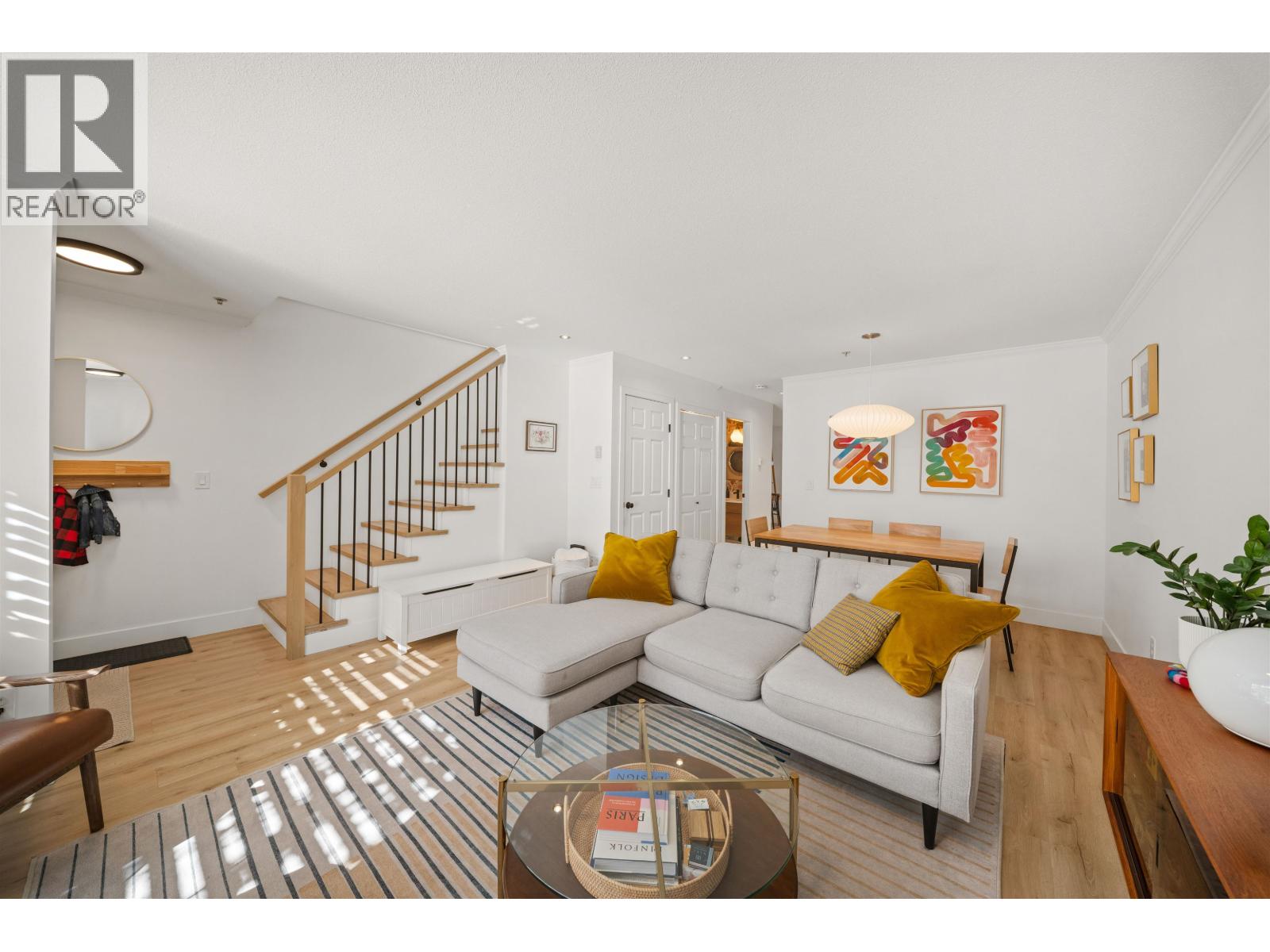 18 222 E 5th Street Property Photo 5