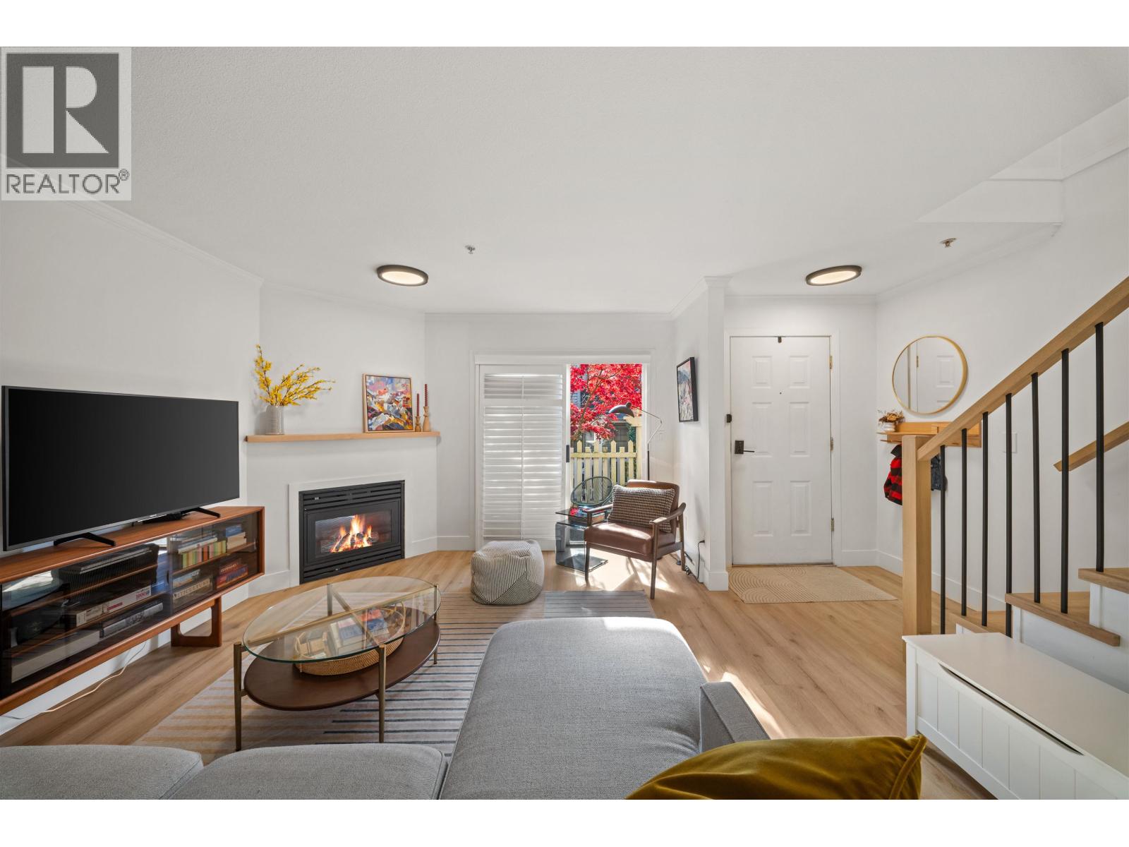 18 222 E 5th Street Property Photo 6