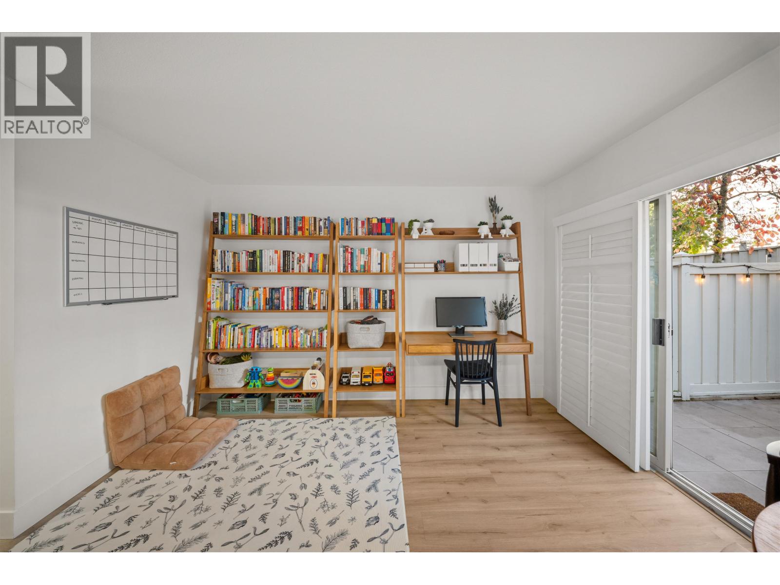 18 222 E 5th Street Property Photo 11