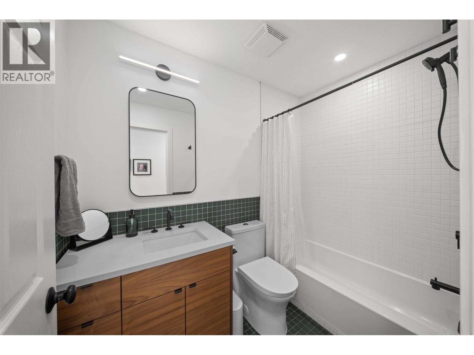 18 222 E 5th Street Property Photo 21