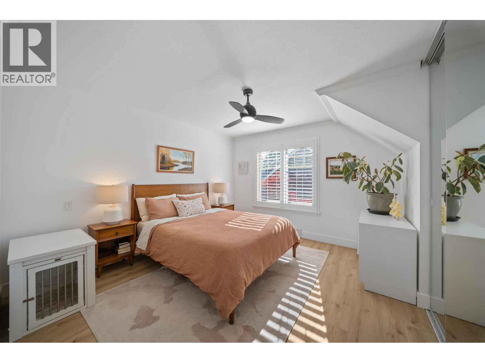 18 222 E 5th Street Property Photo 23