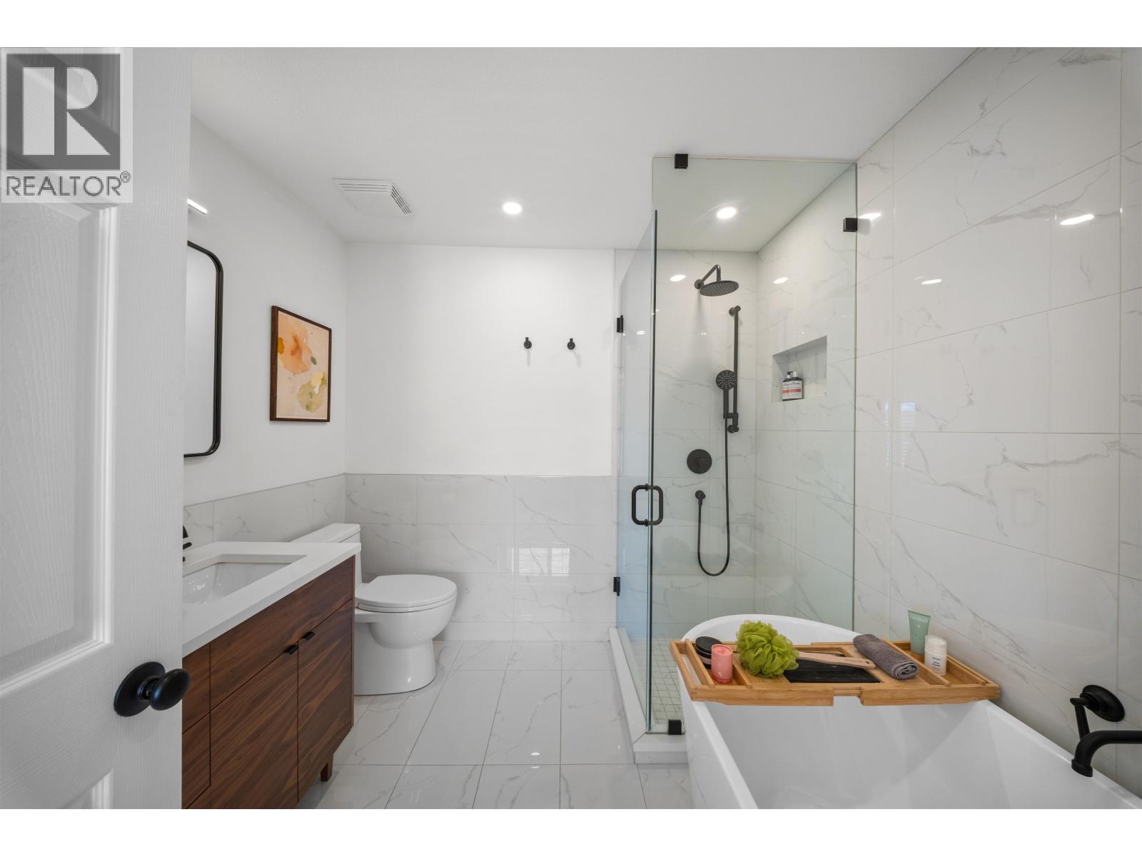 18 222 E 5th Street Property Photo 25