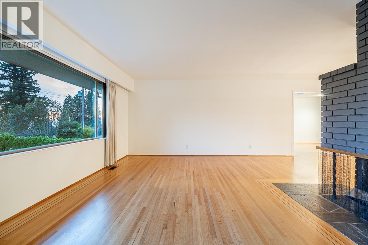 2265 Inglewood Avenue Property Photo 4