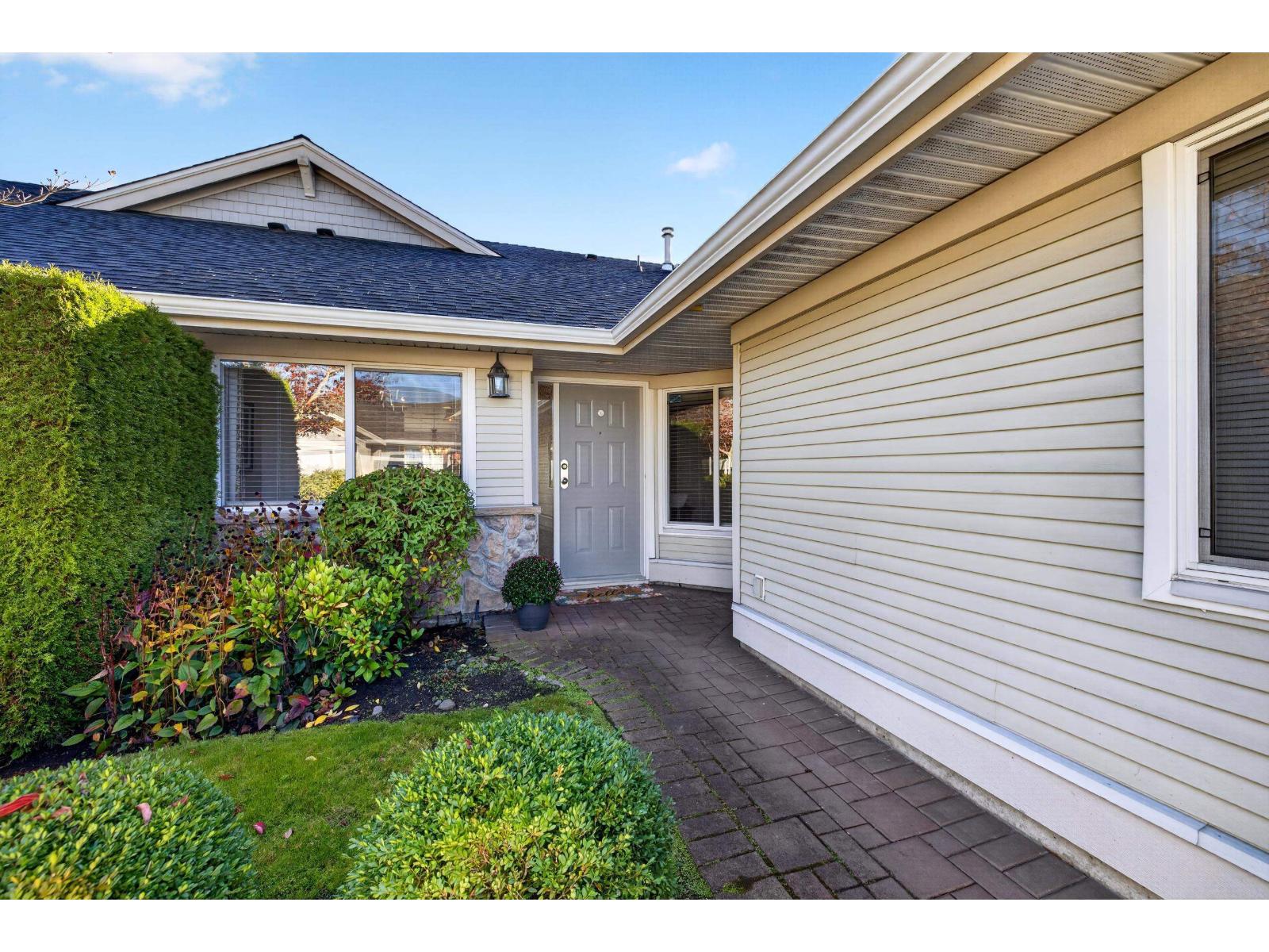 23 17516 4 Avenue Property Photo 4