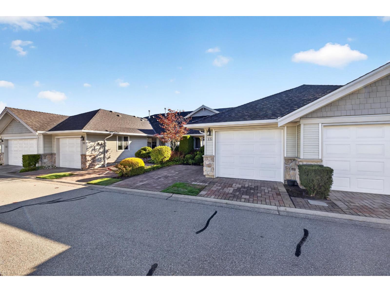 23 17516 4 Avenue Property Photo 5