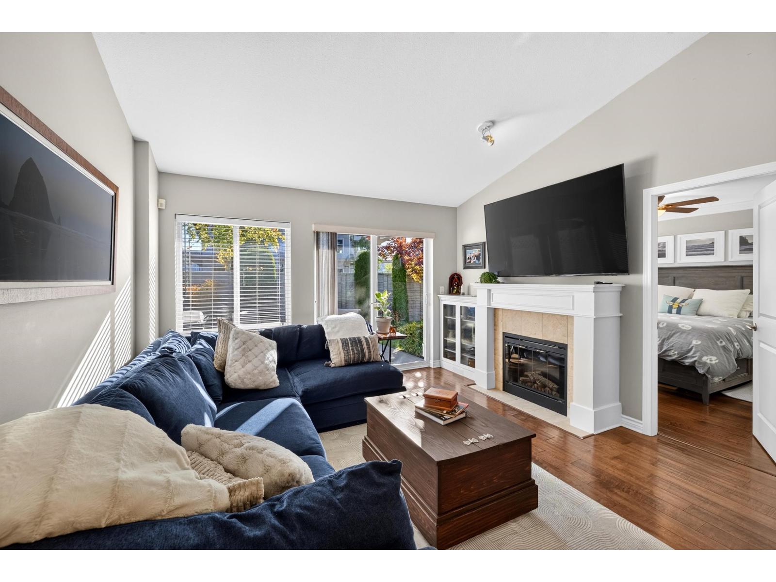 23 17516 4 Avenue Property Photo 8