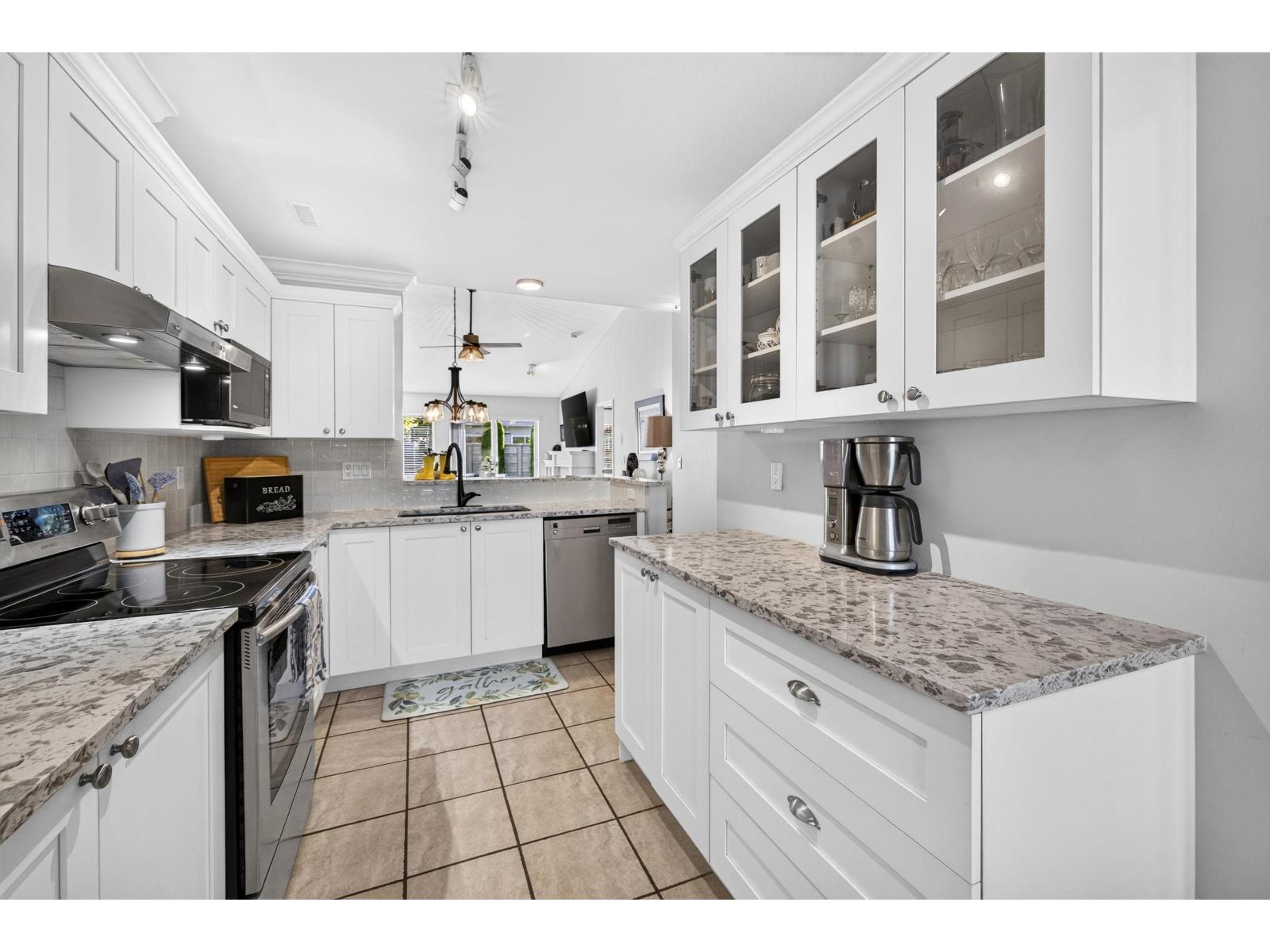 23 17516 4 Avenue Property Photo 24
