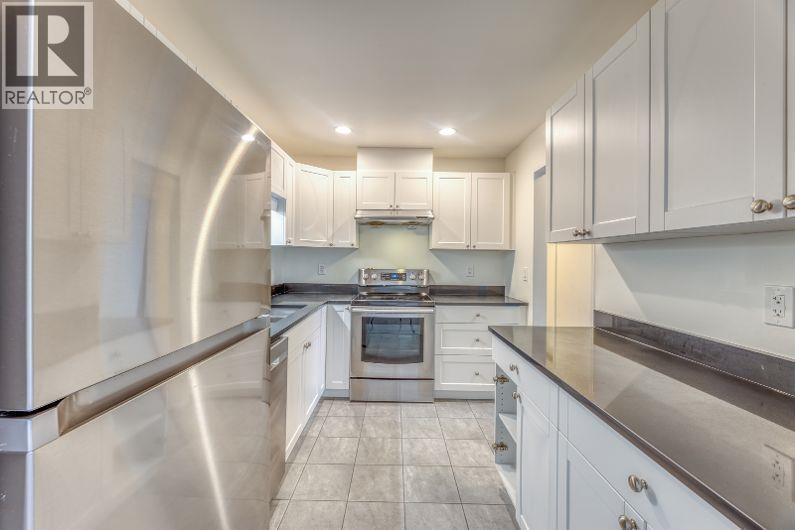 210 2915 Glen Drive Property Photo 8