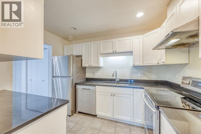 210 2915 Glen Drive Property Photo 9