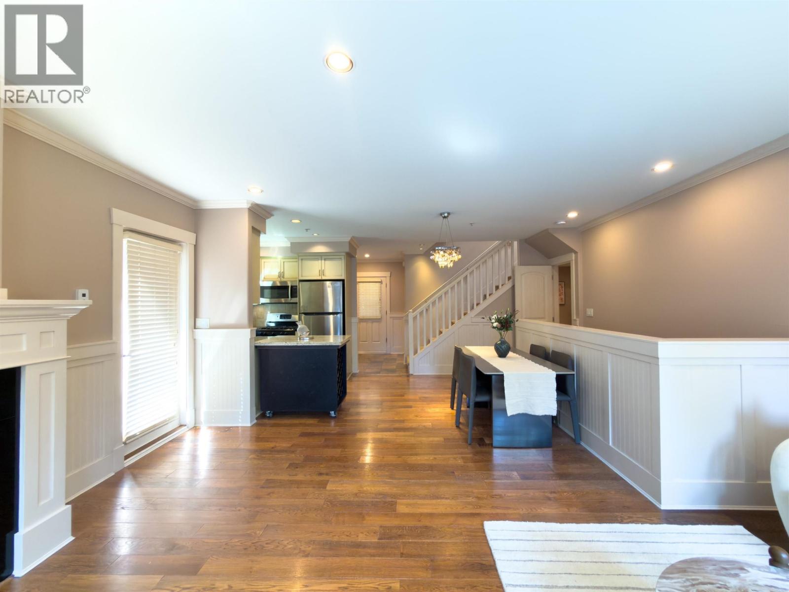 208 W 13th Avenue Property Photo 5