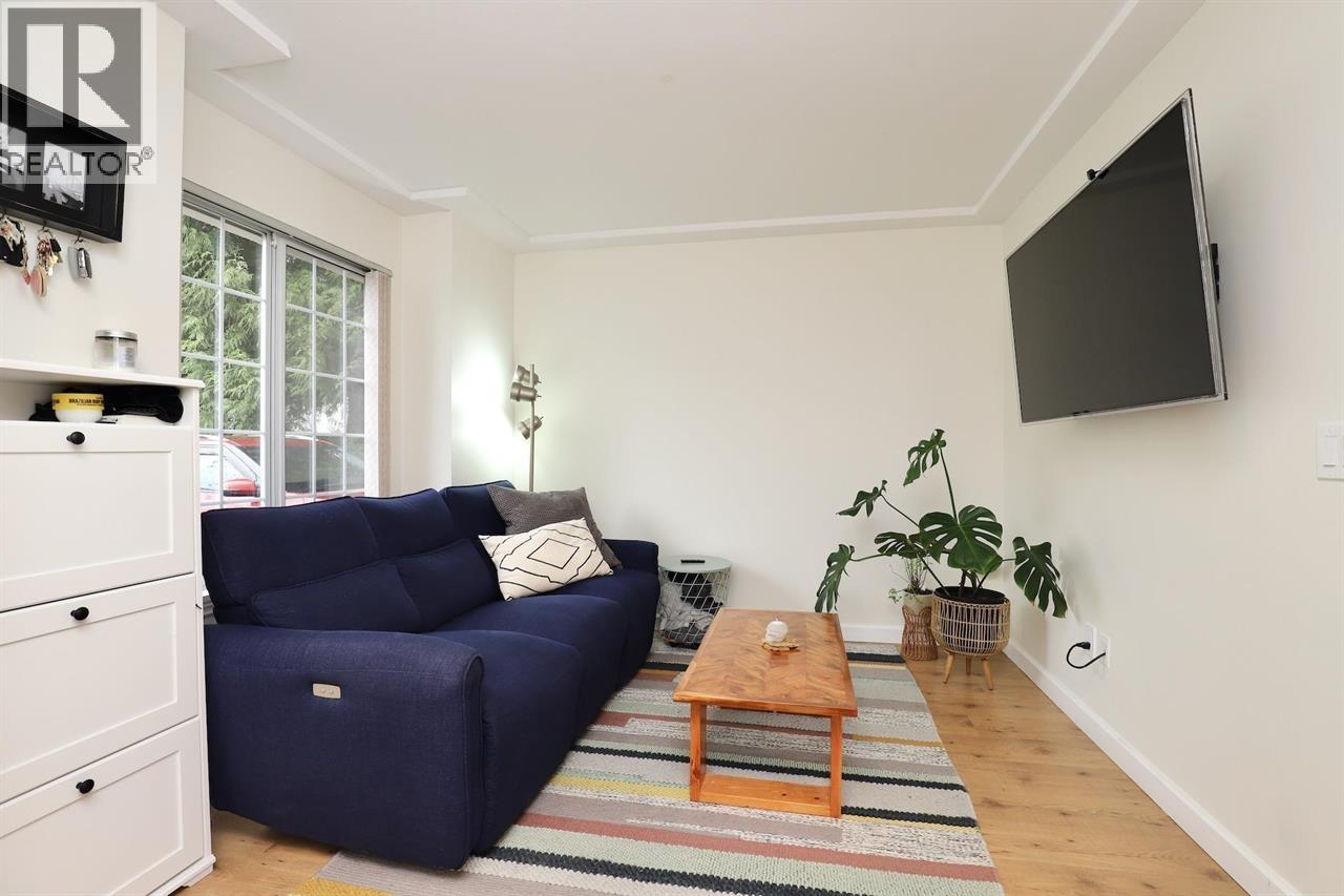16 21409 Dewdney Trunk Road Property Photo 4