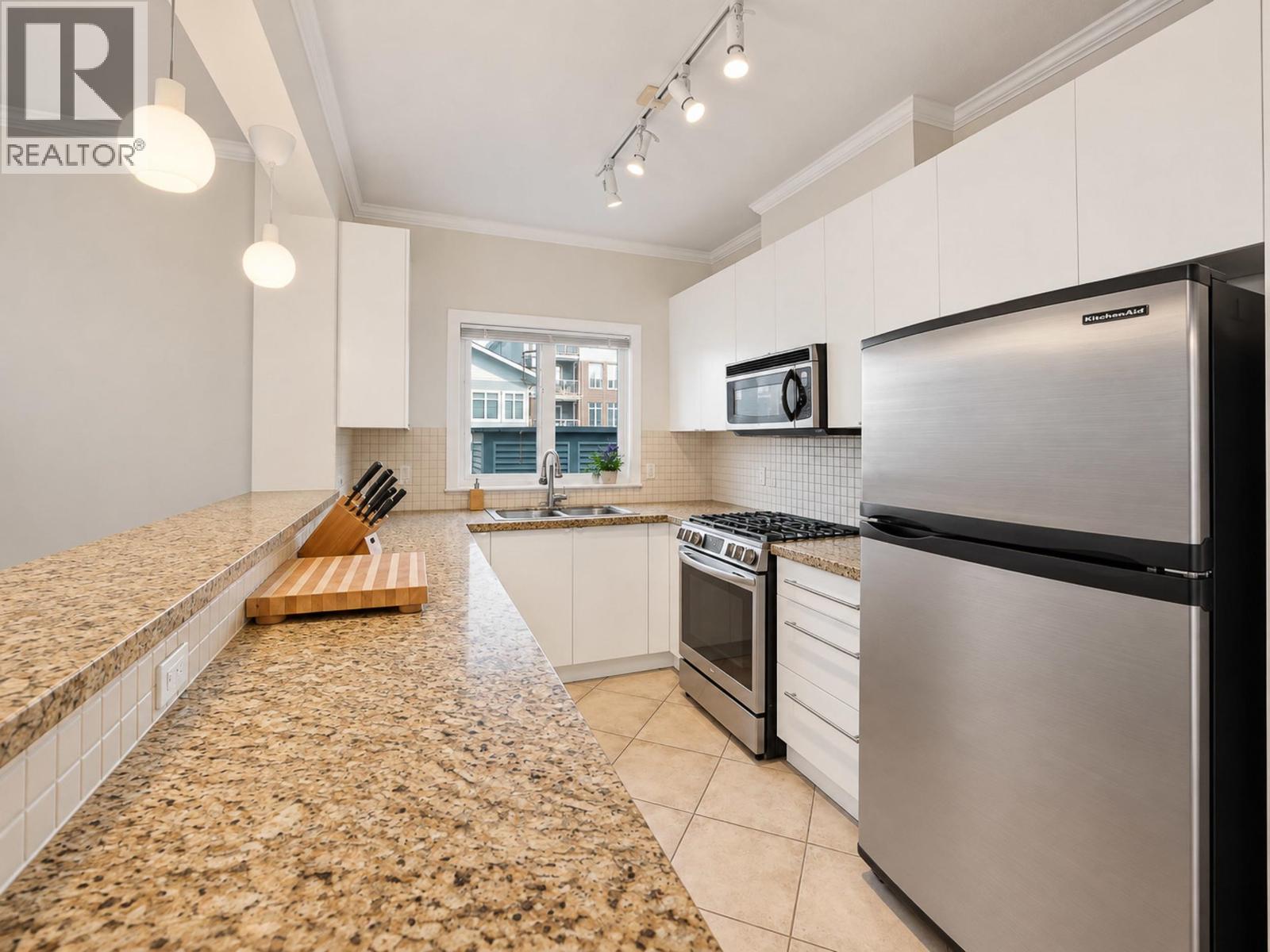 107 4211 Bayview Street Property Photo 14
