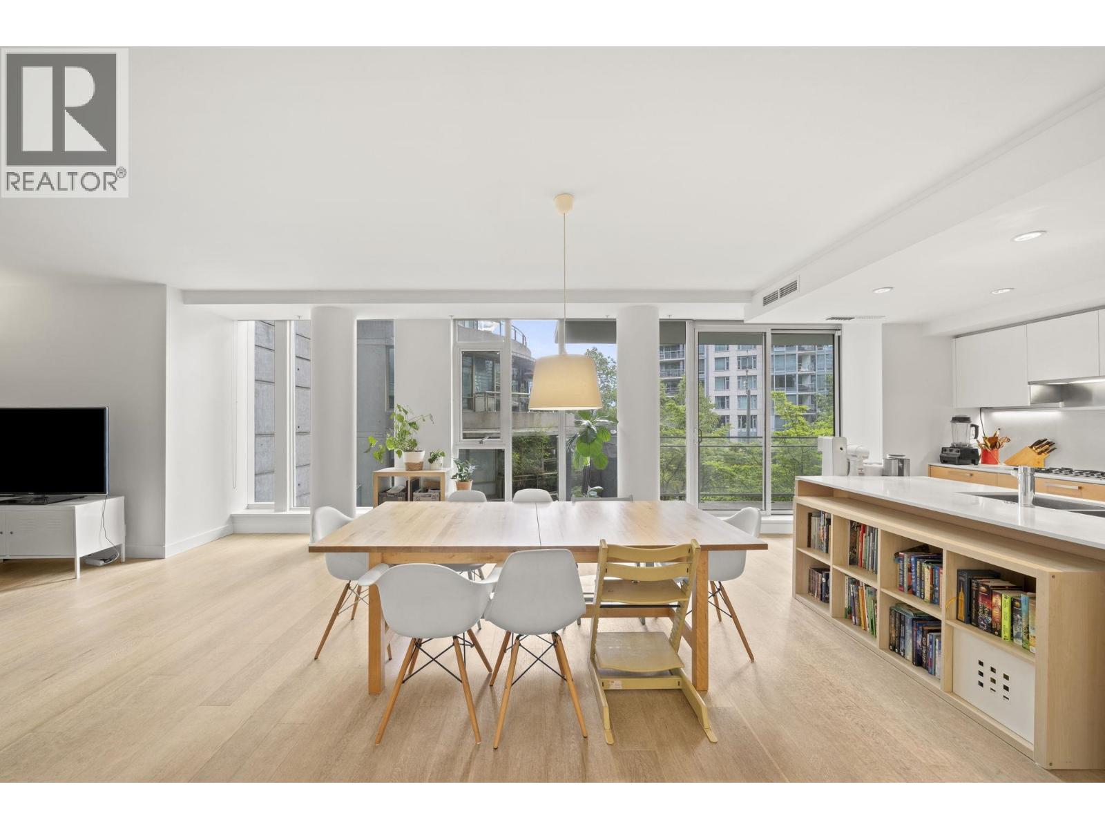 201 1409 W Pender Street Property Photo 1