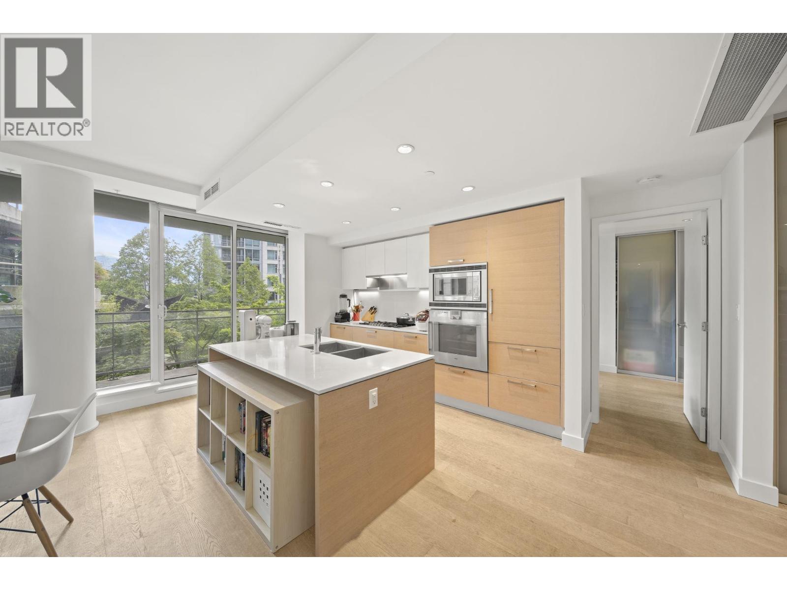 201 1409 W Pender Street Property Photo 2