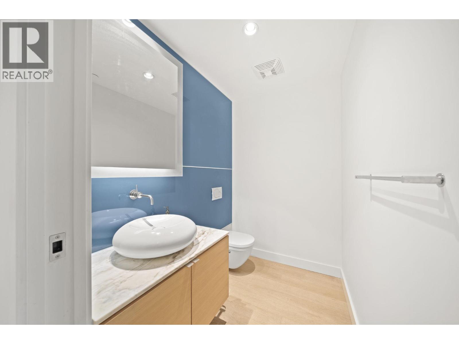 201 1409 W Pender Street Property Photo 16