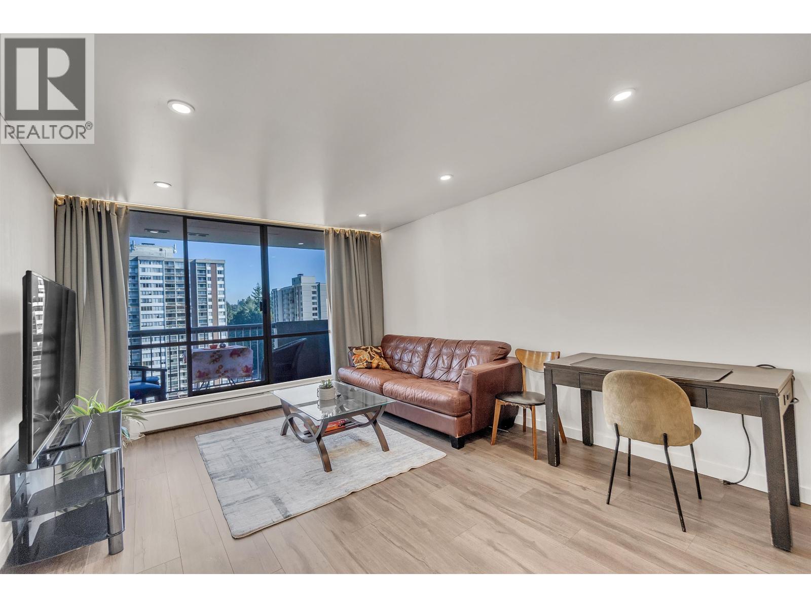 1207 2016 Fullerton Avenue Property Photo 11