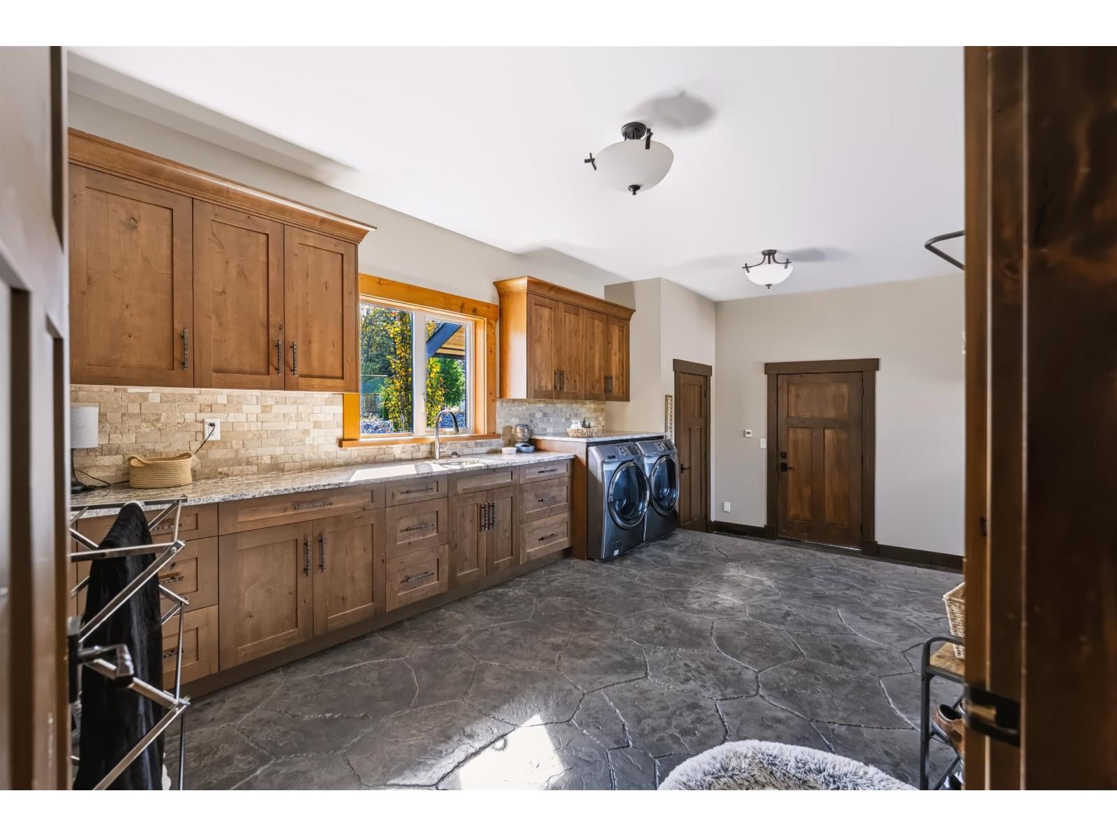 7460 Bradner Road Property Photo 17