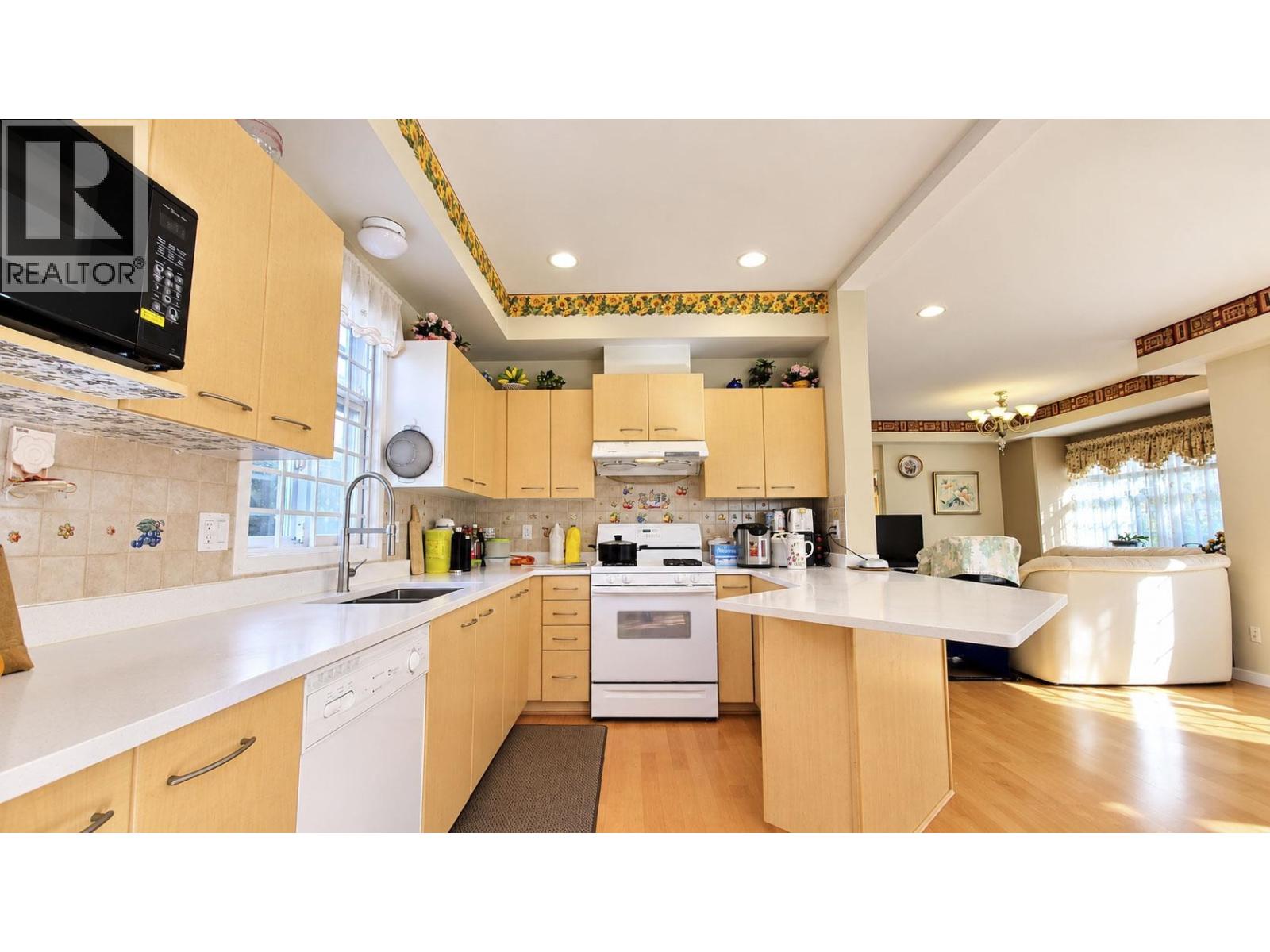 10491 Howard Street Property Photo 5