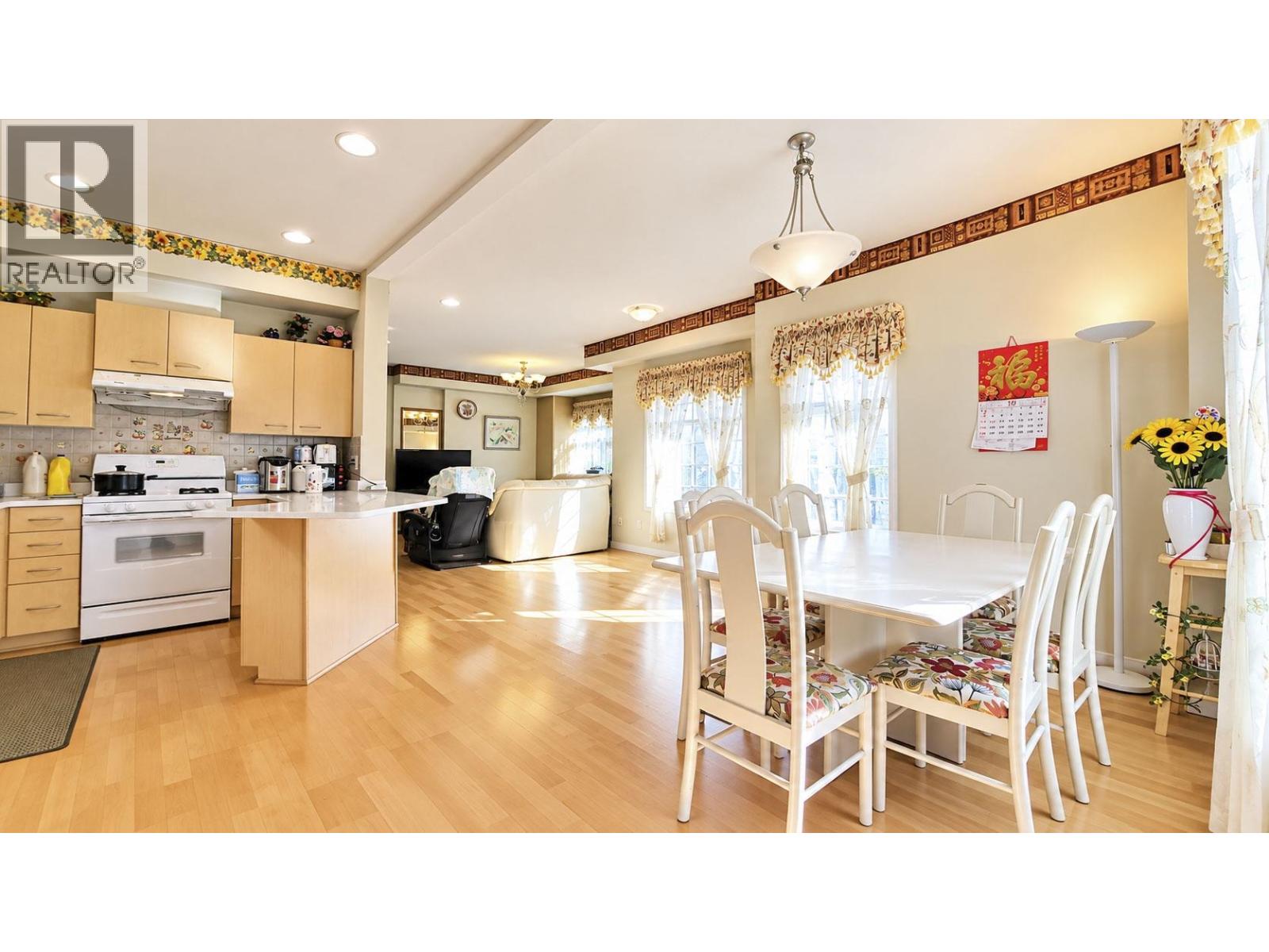 10491 Howard Street Property Photo 6