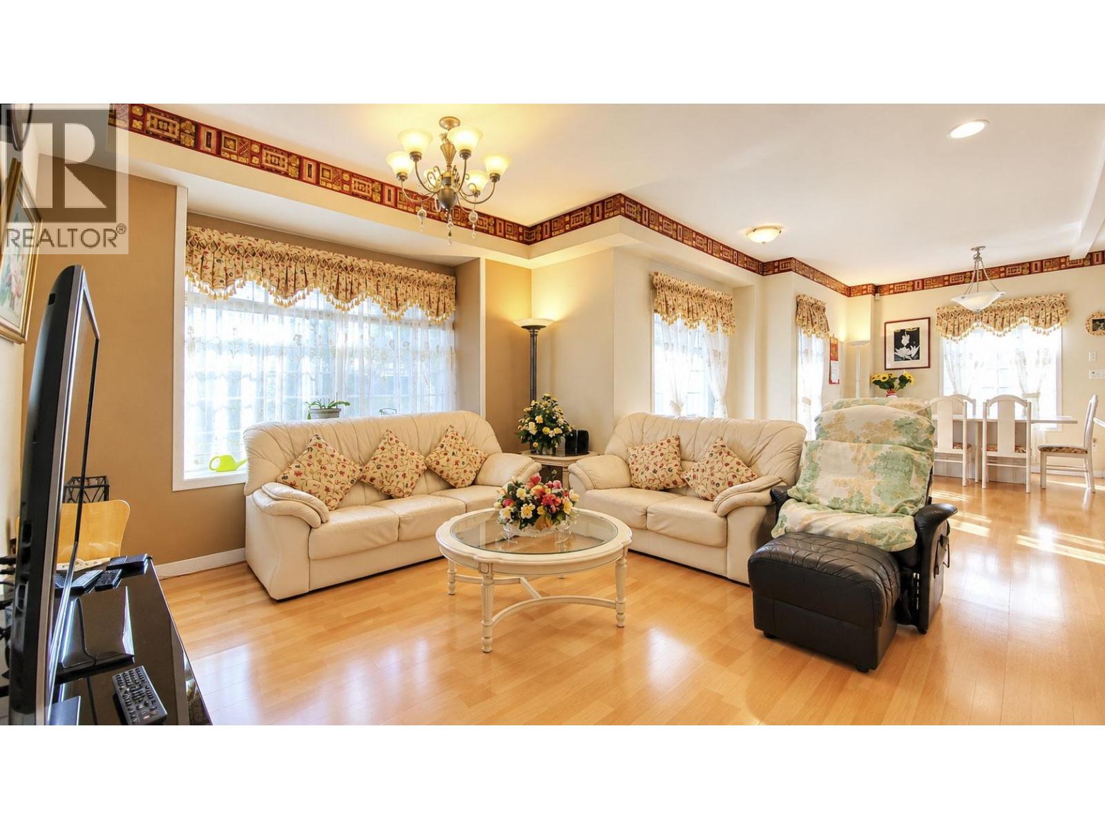 10491 Howard Street Property Photo 13