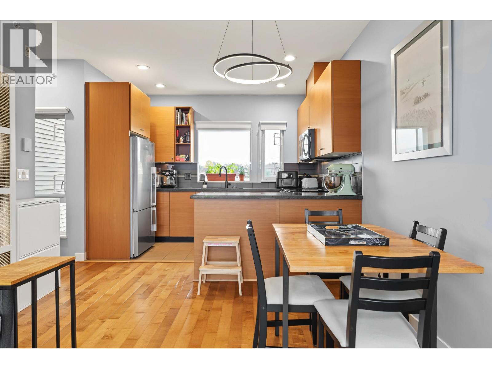 15 3788 Laurel Street Property Photo 2