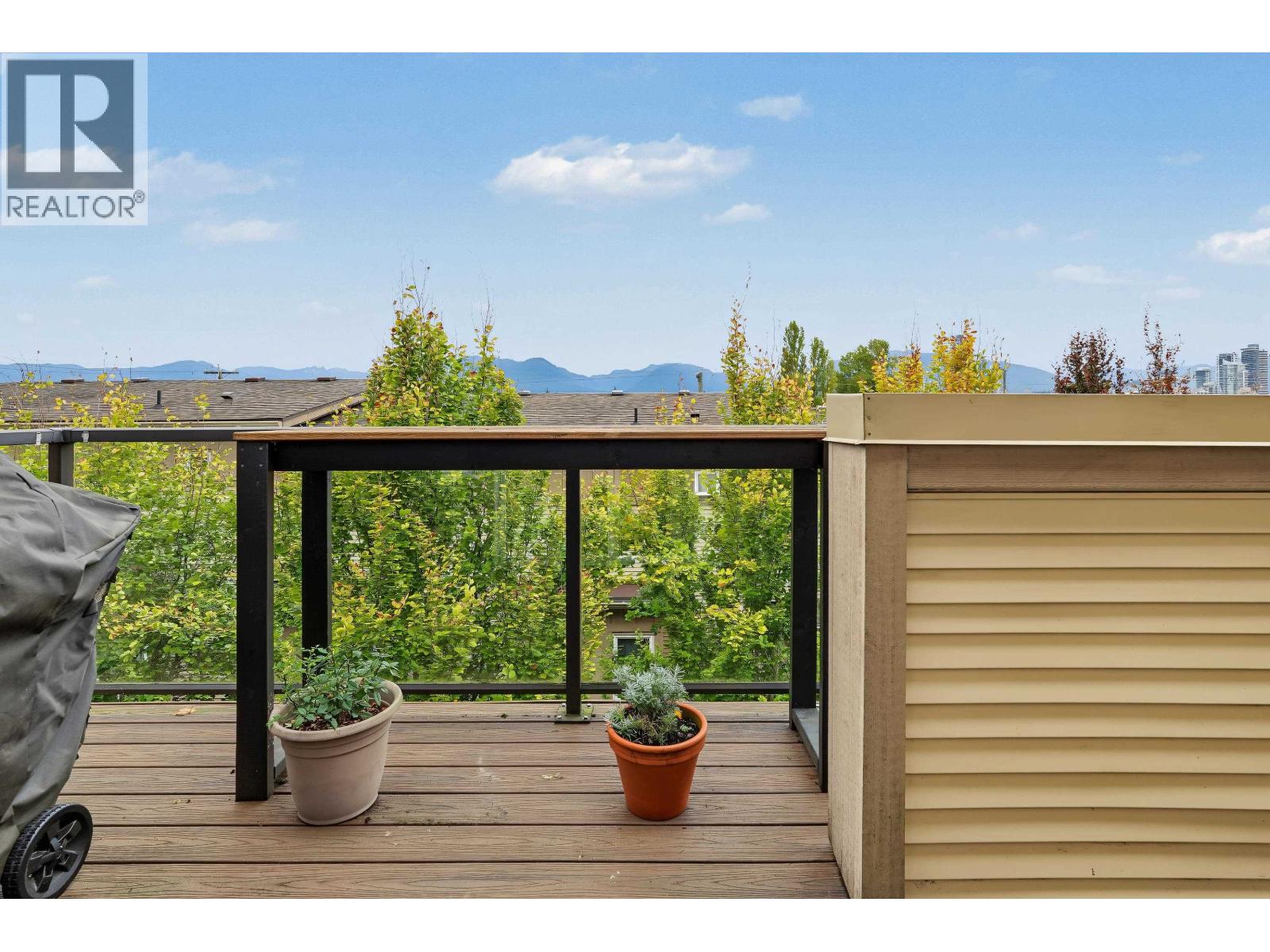 15 3788 Laurel Street Property Photo 11