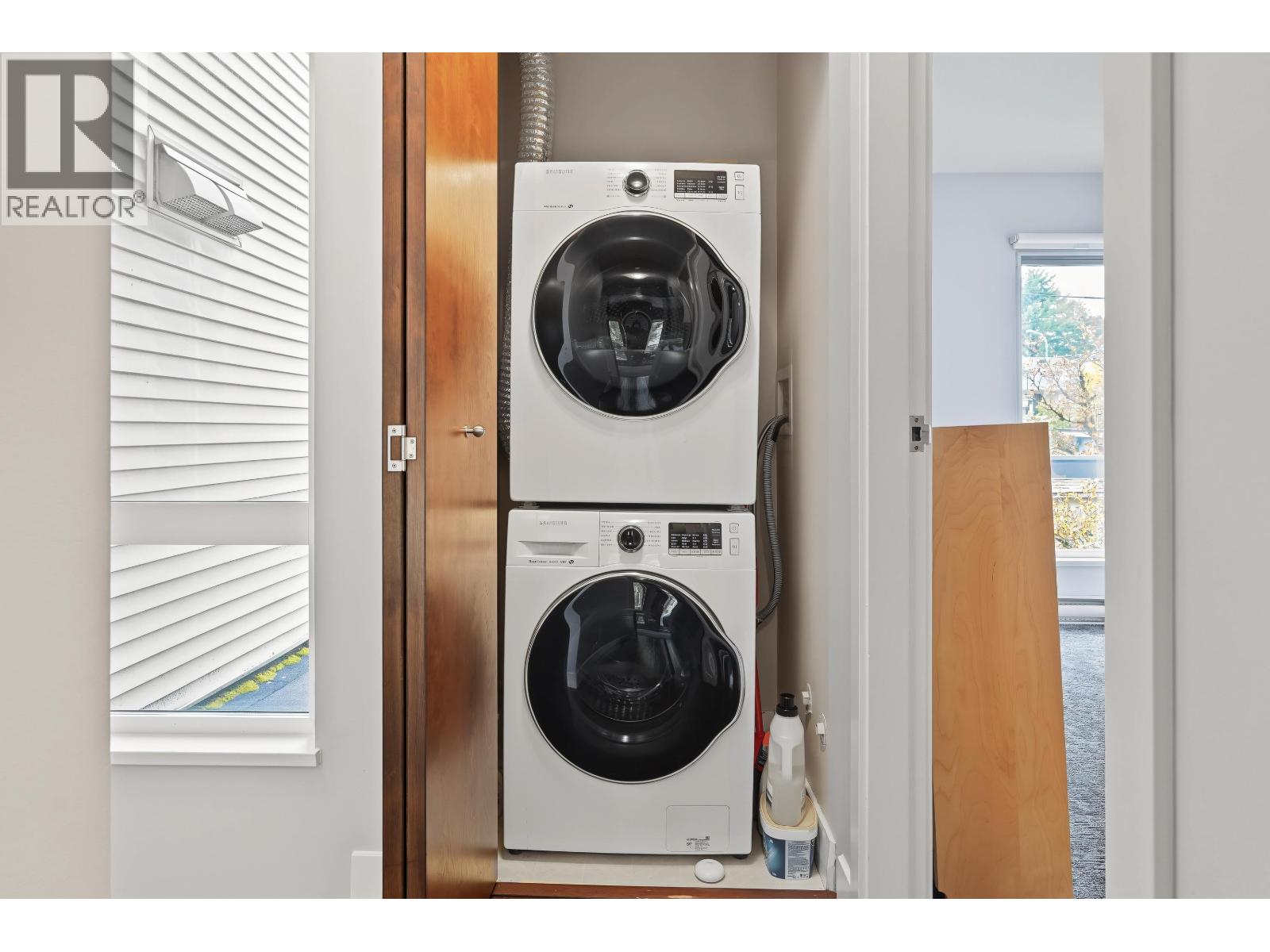 15 3788 Laurel Street Property Photo 16