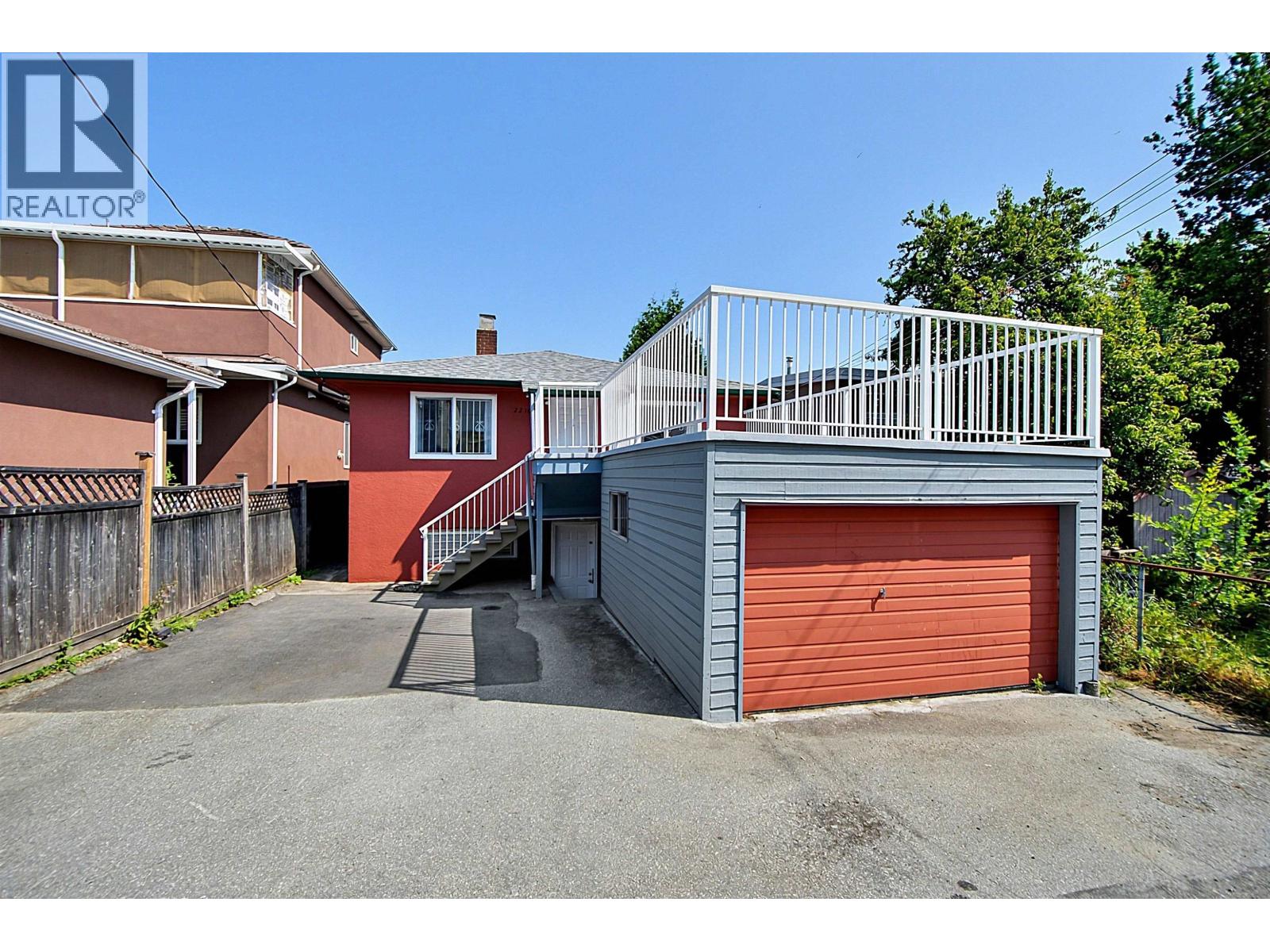 2216 E 41st Avenue Property Photo 1