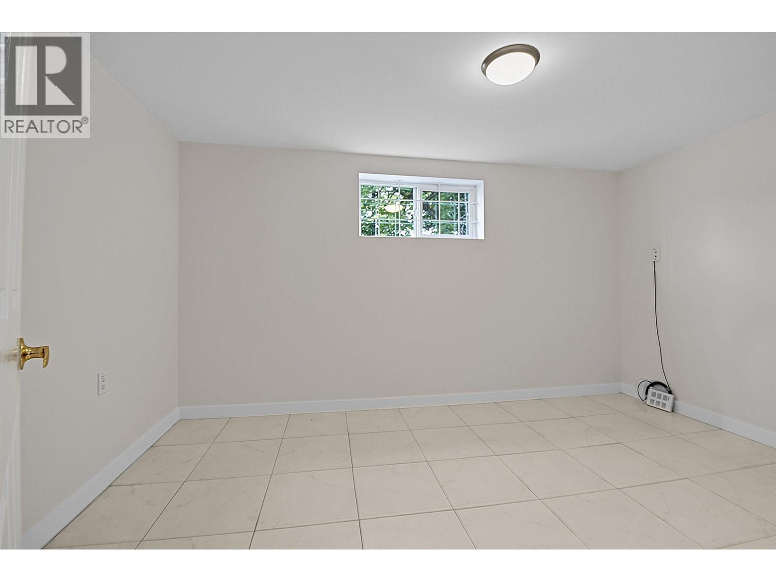 2216 E 41st Avenue Property Photo 23
