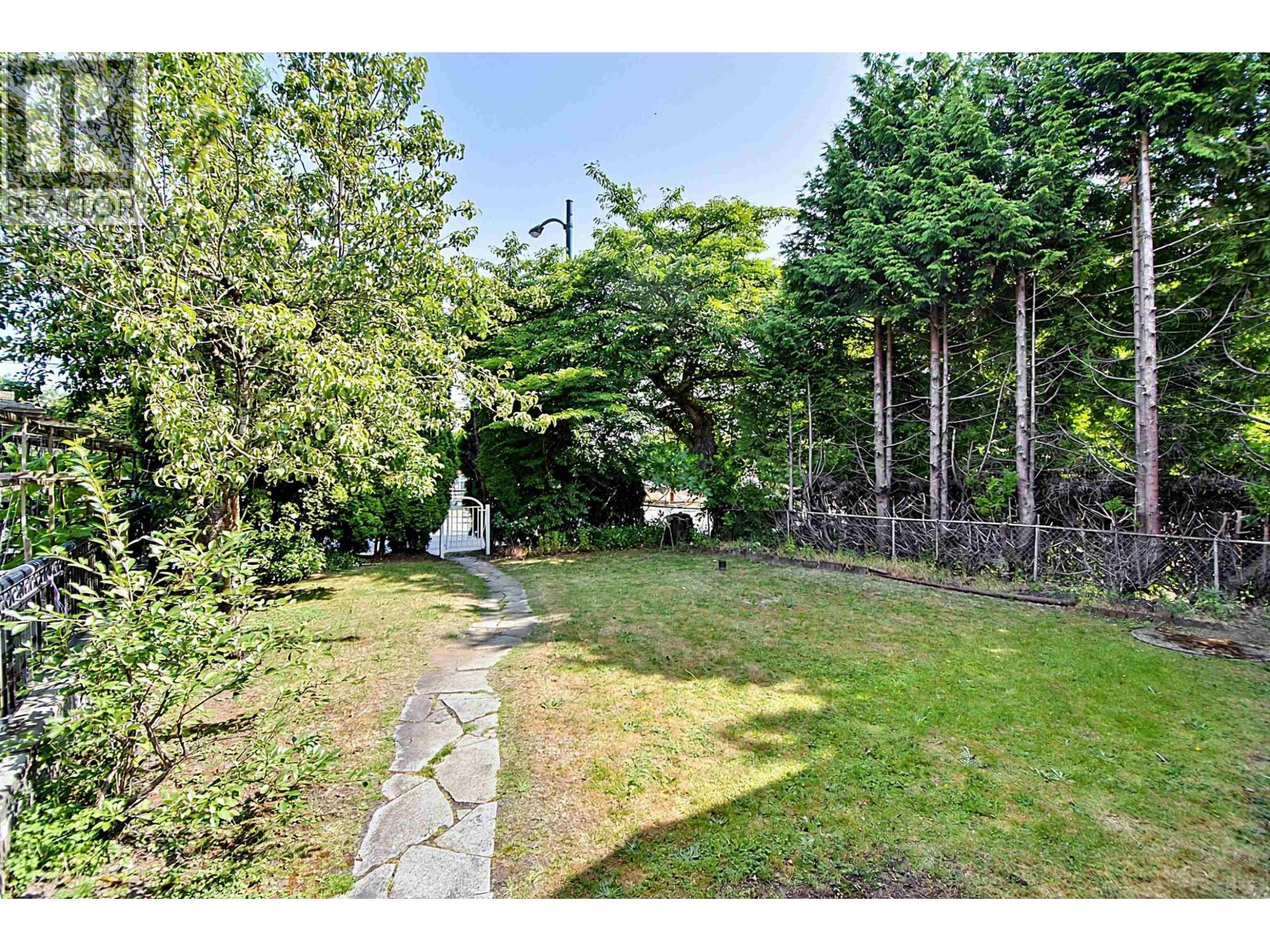 2216 E 41st Avenue Property Photo 27
