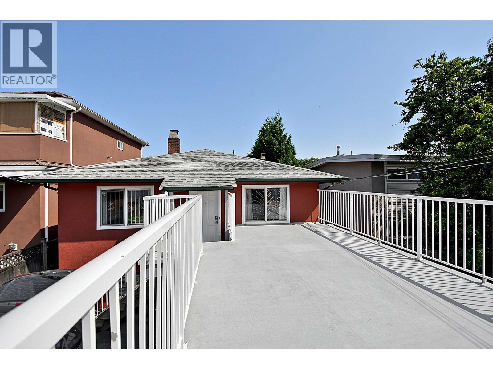 2216 E 41st Avenue Property Photo 30