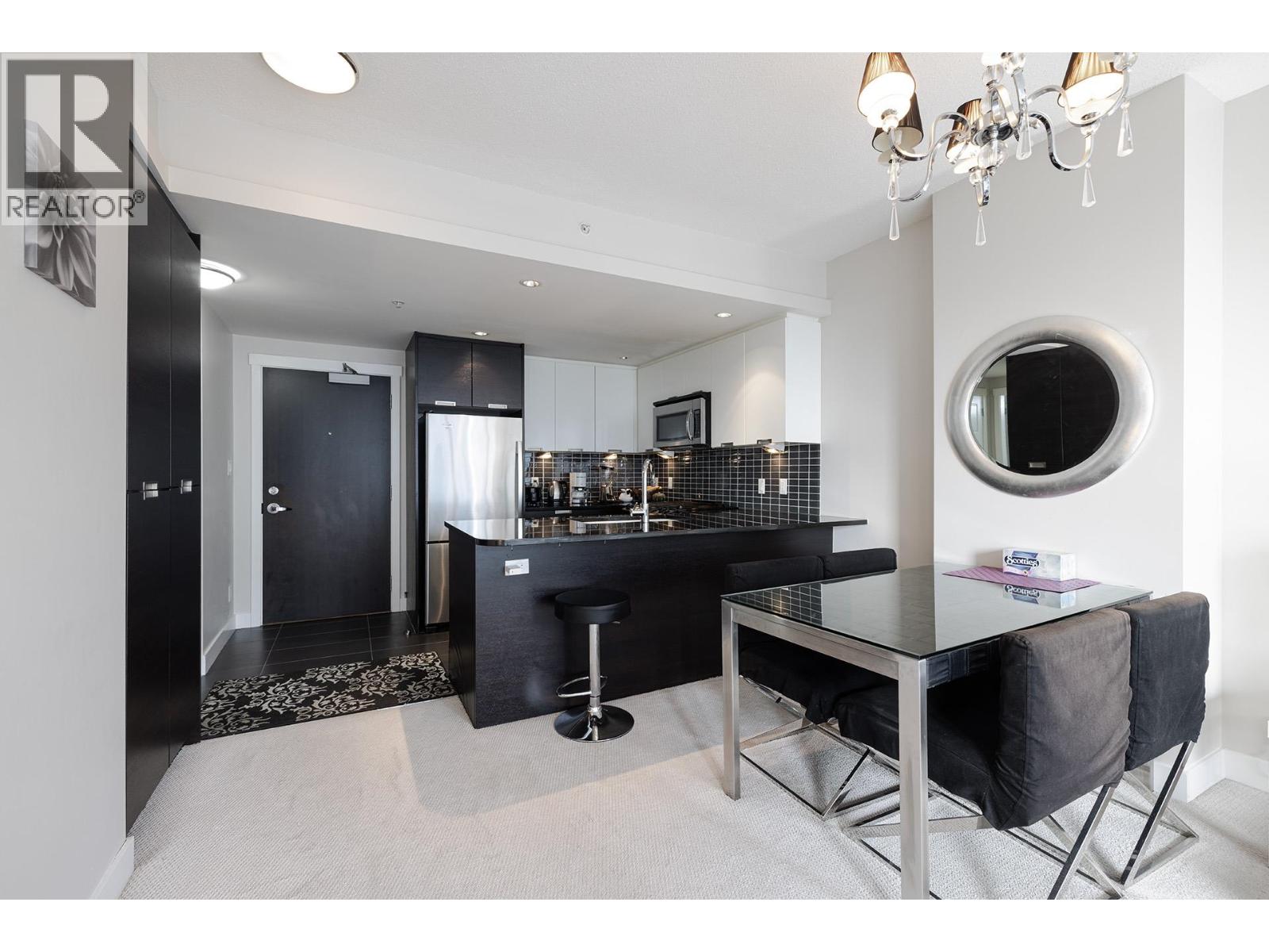 1606 2968 GLEN DRIVE Property Photo 1