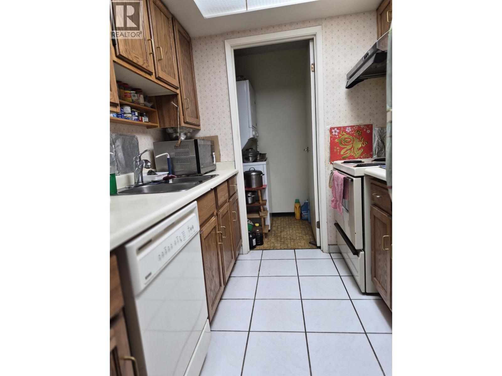 1404 6595 Willingdon Avenue Property Photo 4