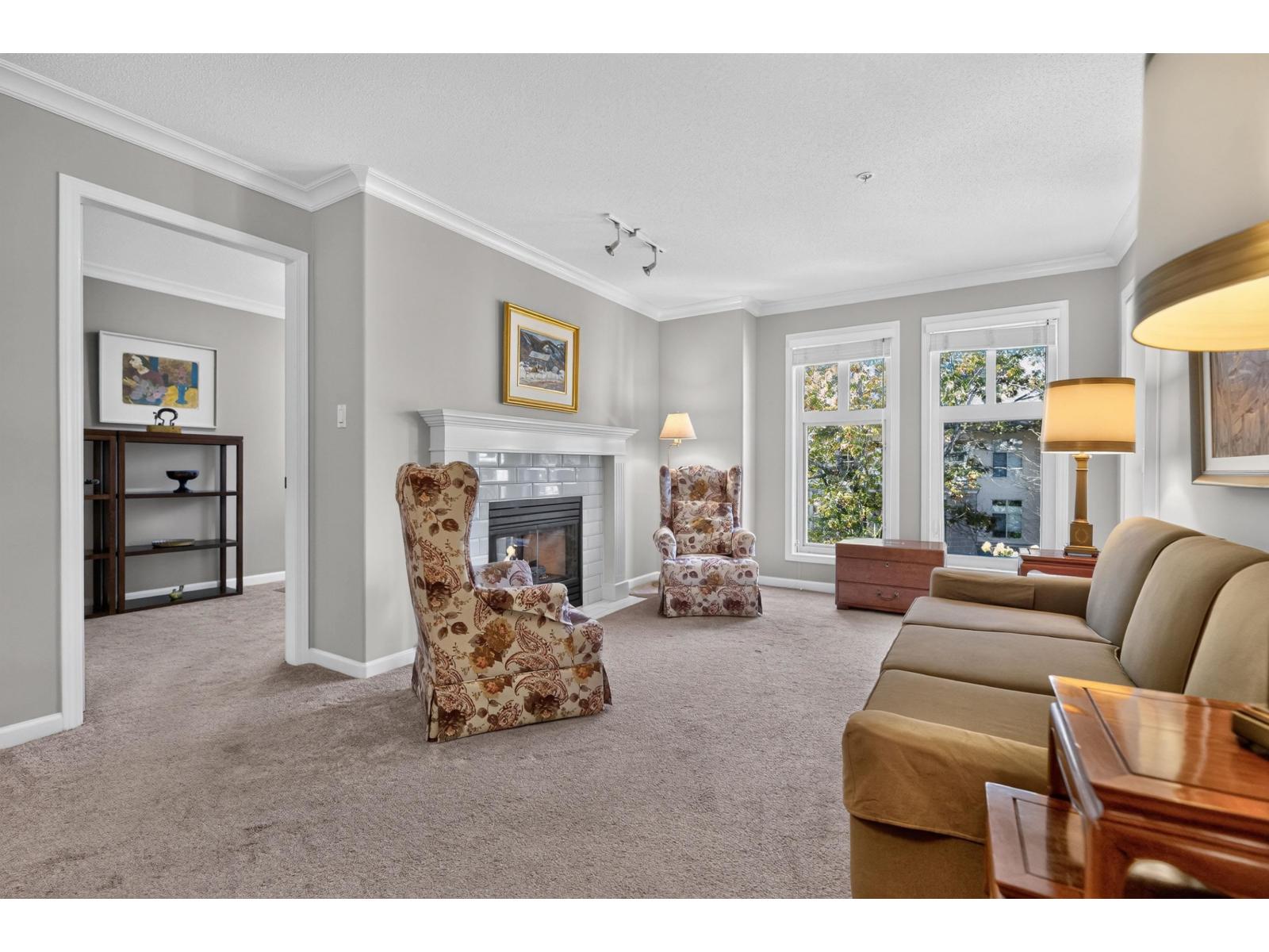 306 1929 154 Street Property Photo 11