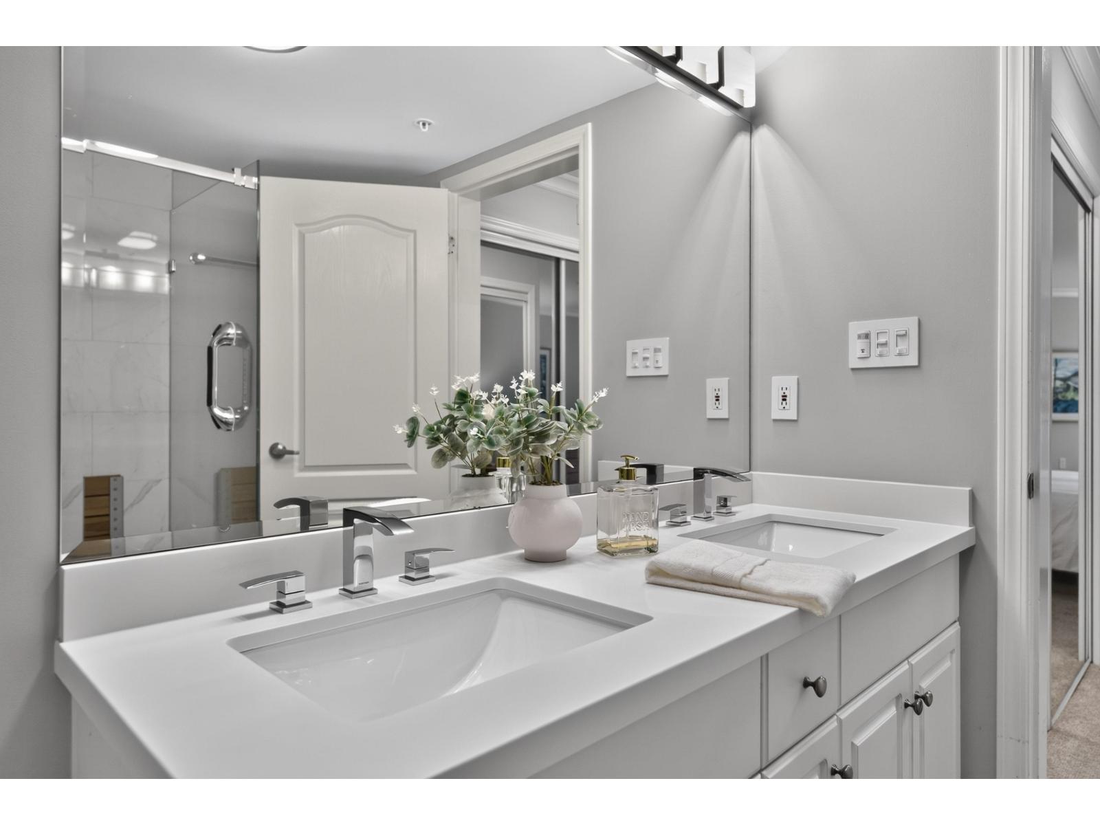306 1929 154 Street Property Photo 22
