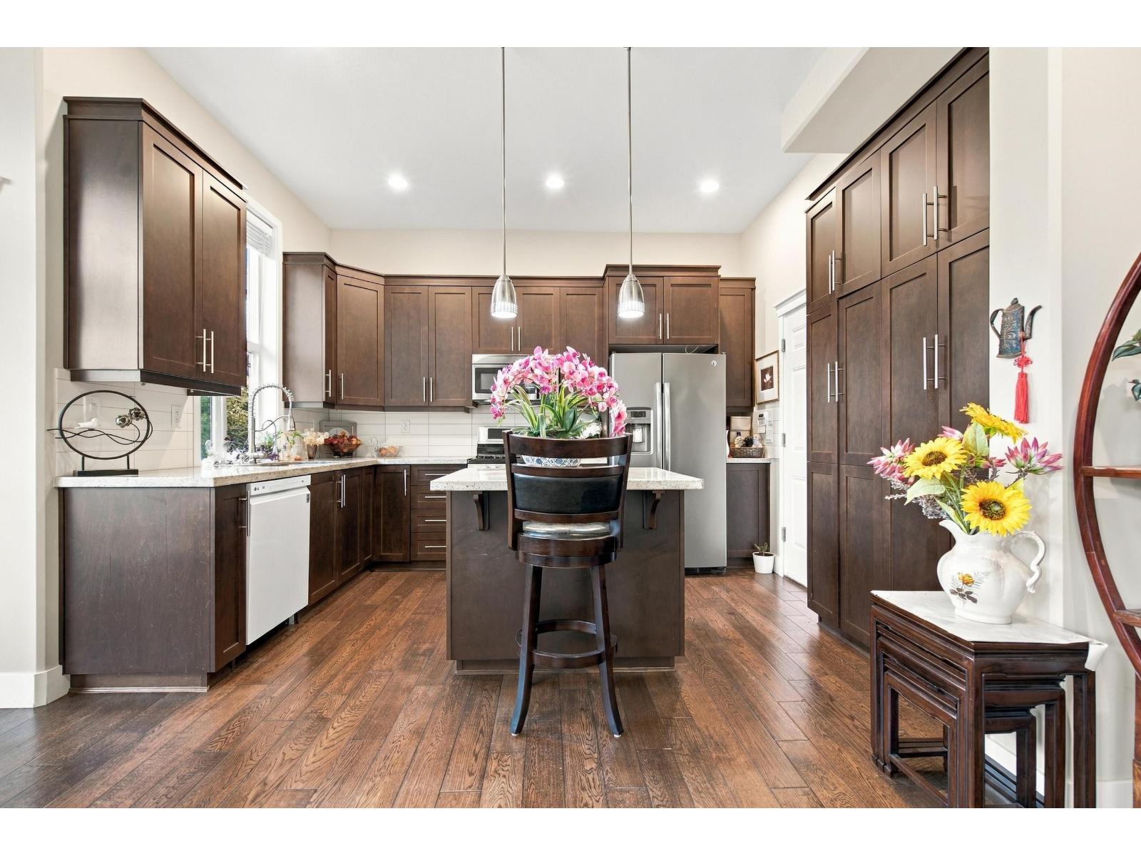 6088 163a Street Property Photo 9