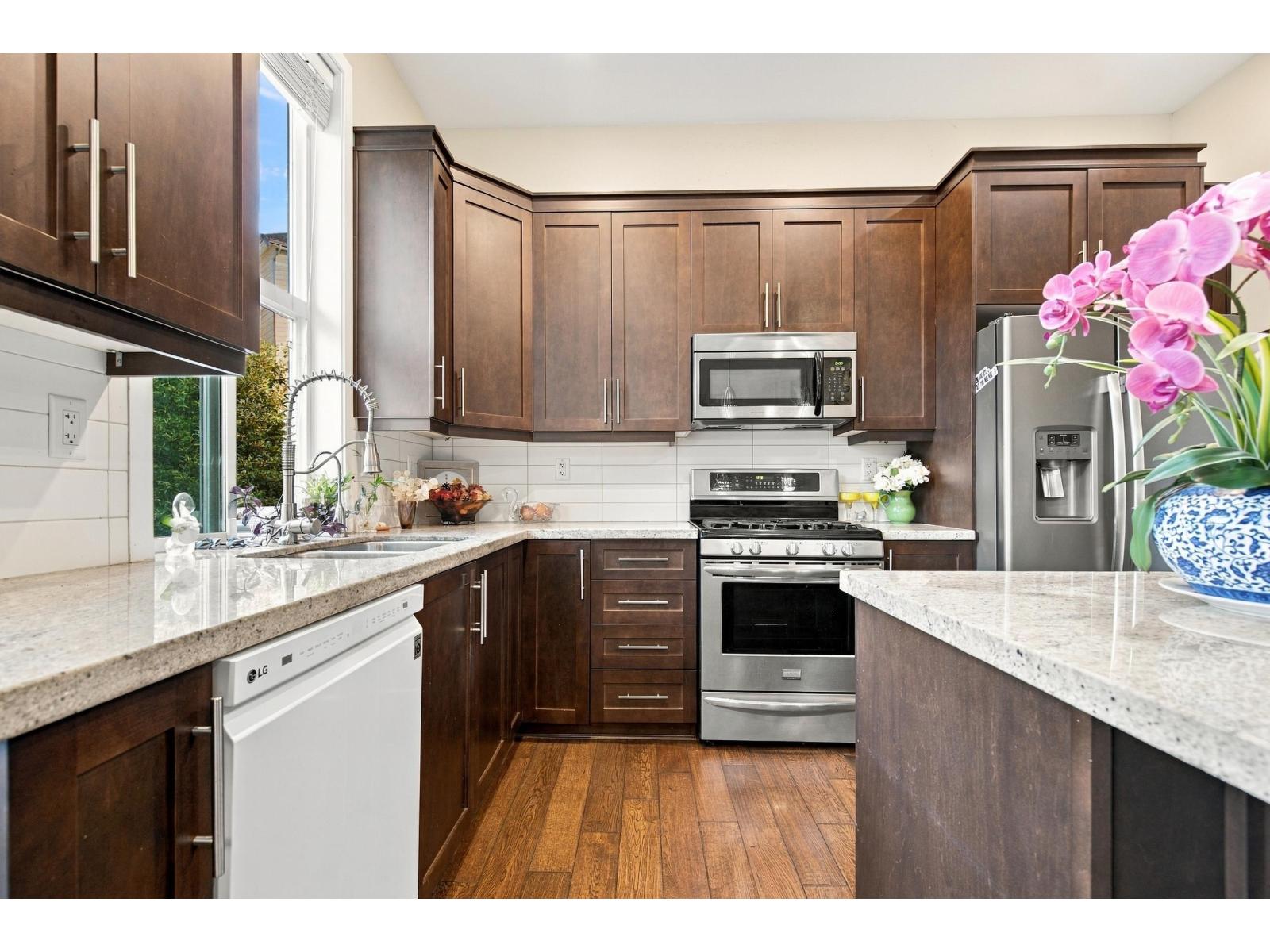6088 163a Street Property Photo 10