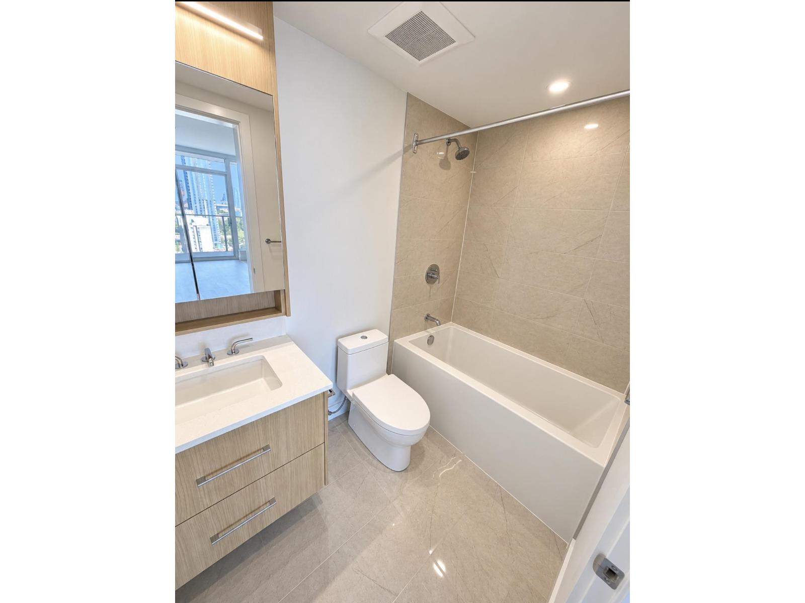 2506 9675 King George Boulevard Property Photo 6