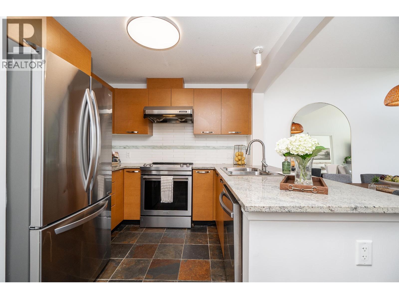418 7478 Byrnepark Walk Property Photo 5