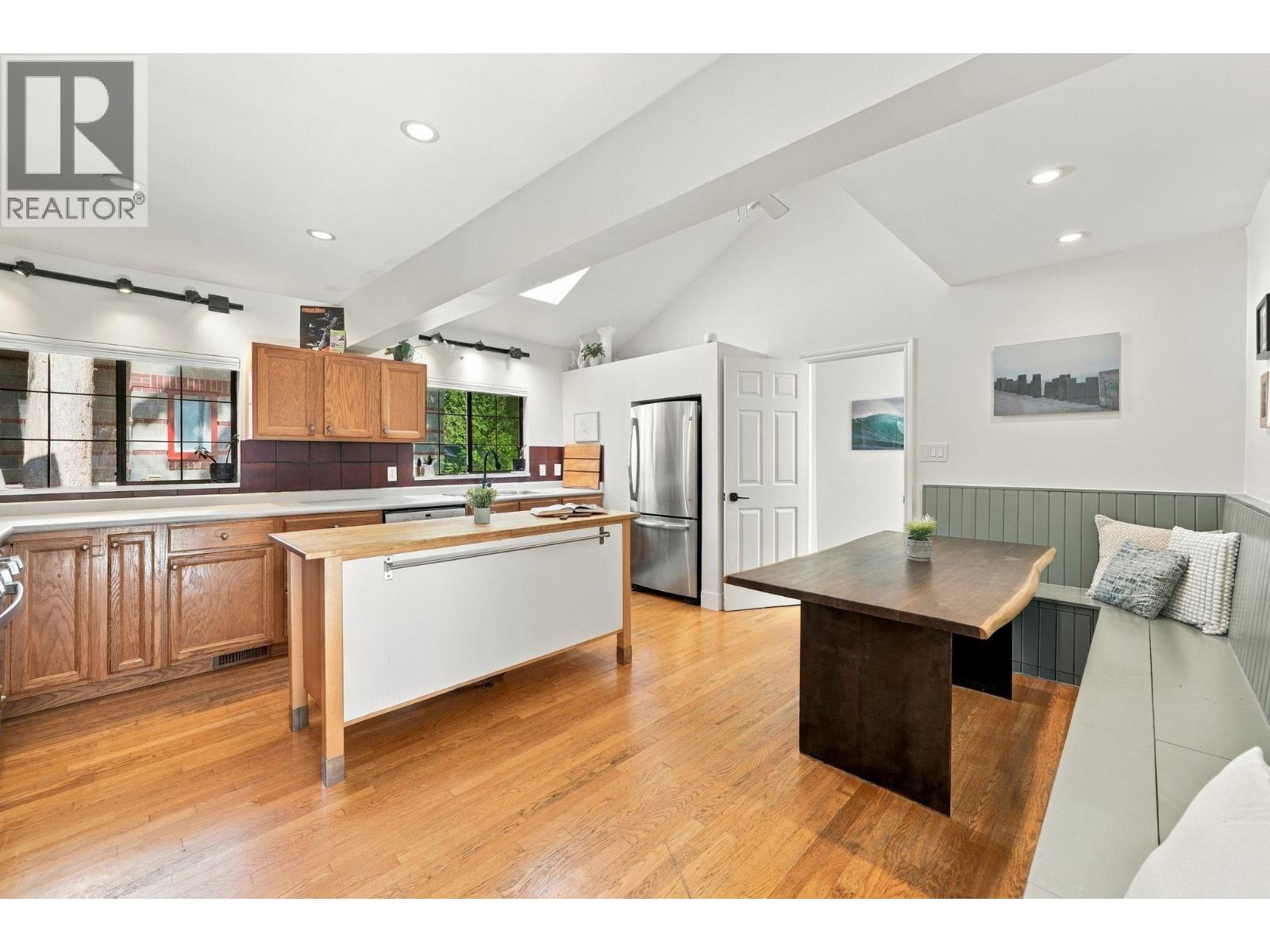1720 Deep Cove Road Property Photo 10