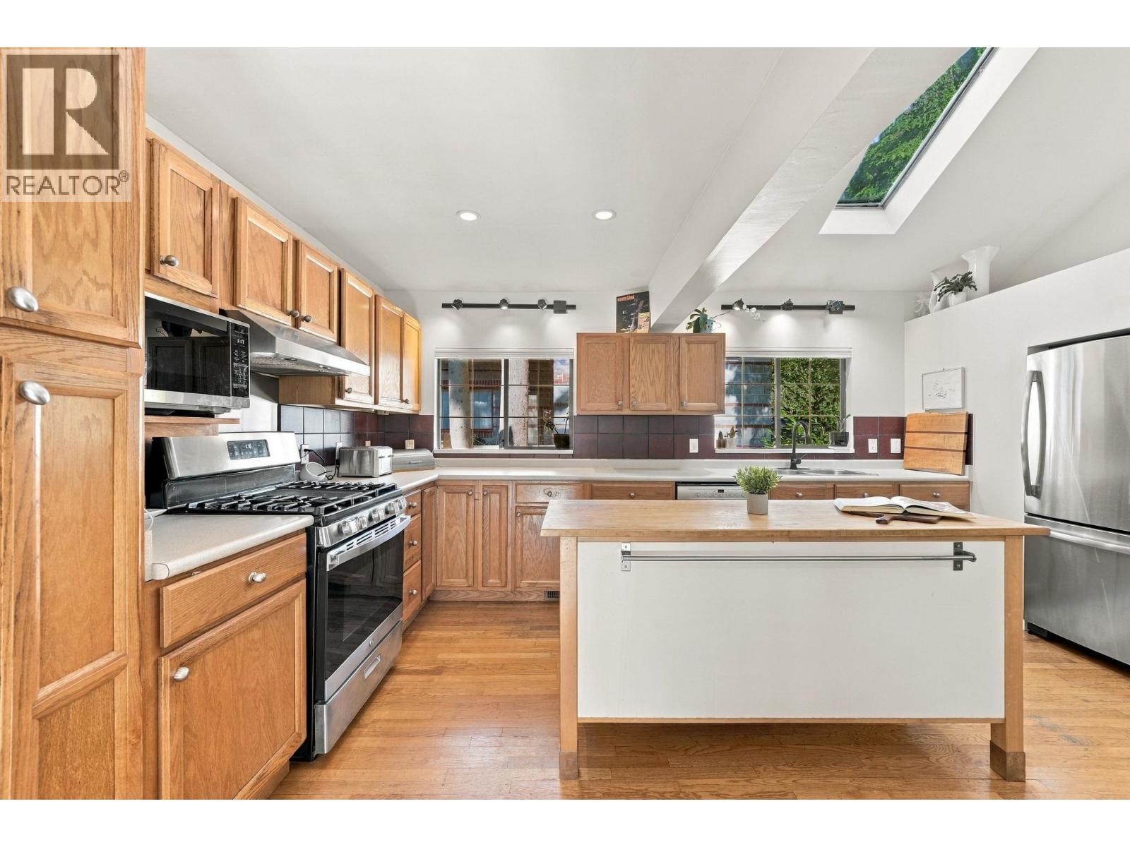 1720 Deep Cove Road Property Photo 11