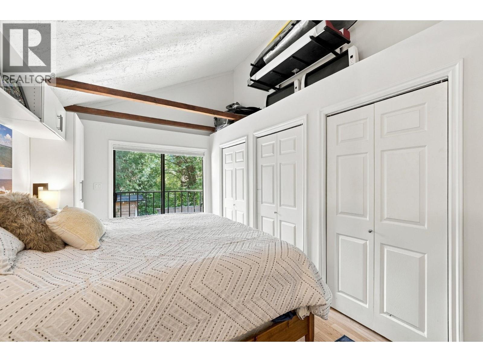 1720 Deep Cove Road Property Photo 17