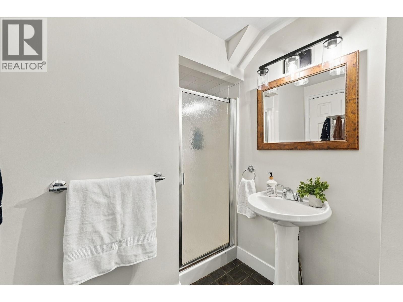 1720 Deep Cove Road Property Photo 18