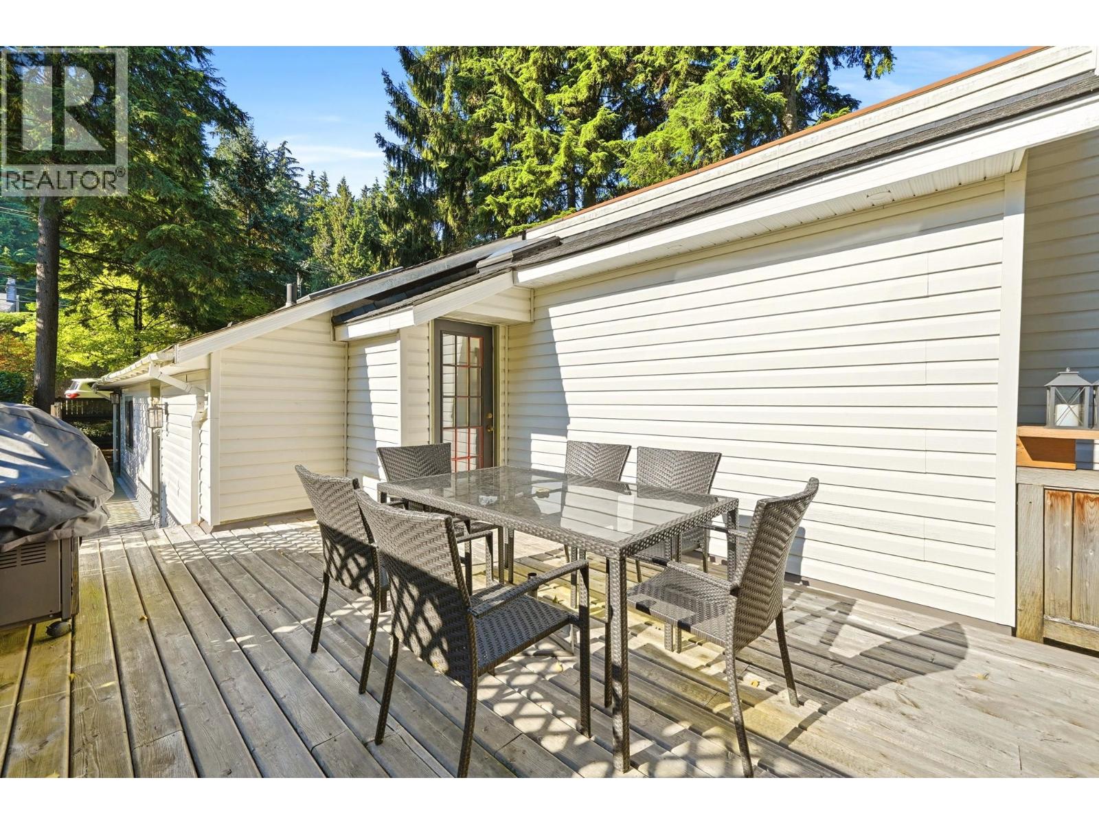 1720 Deep Cove Road Property Photo 20