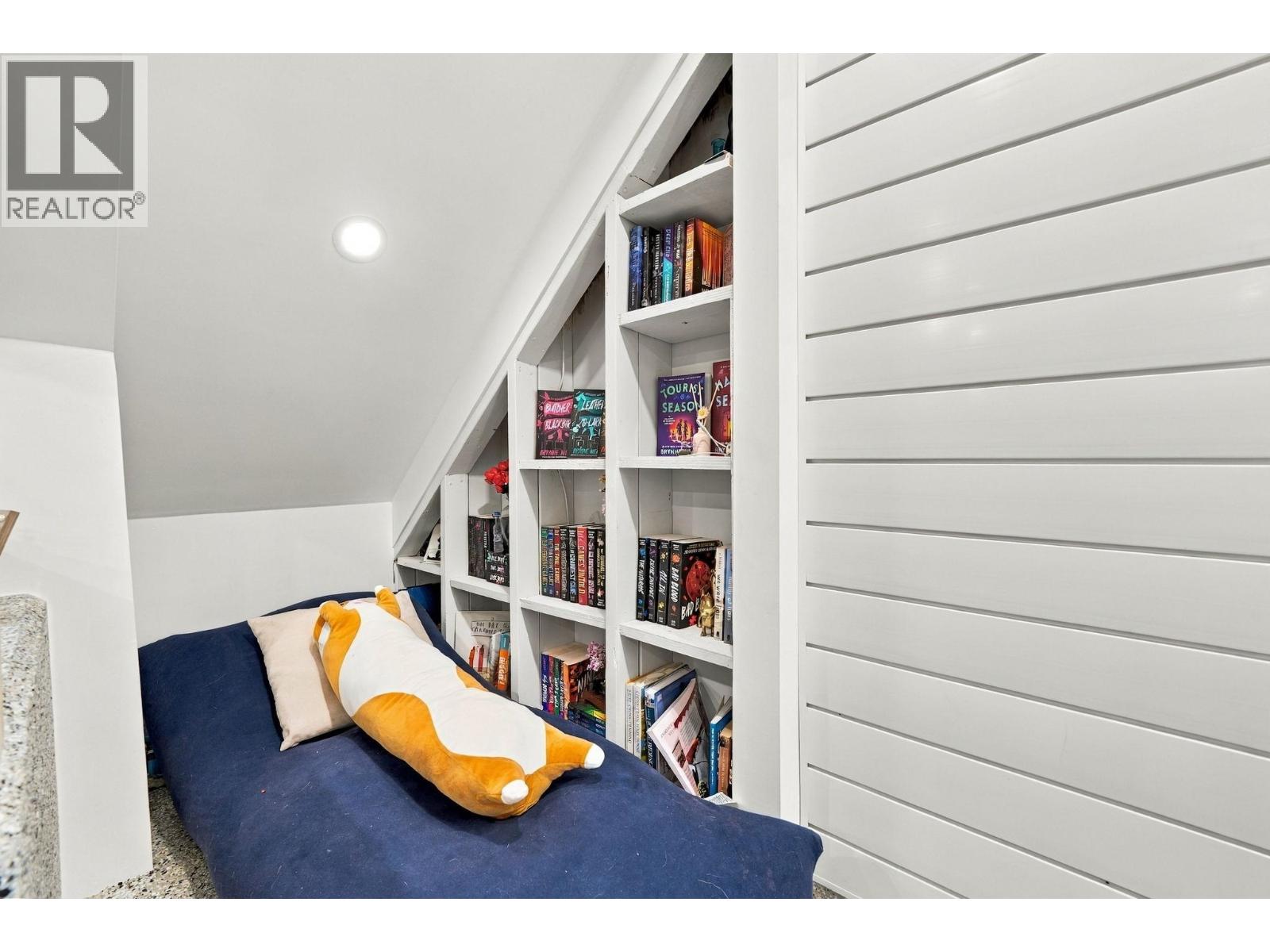 1720 Deep Cove Road Property Photo 28